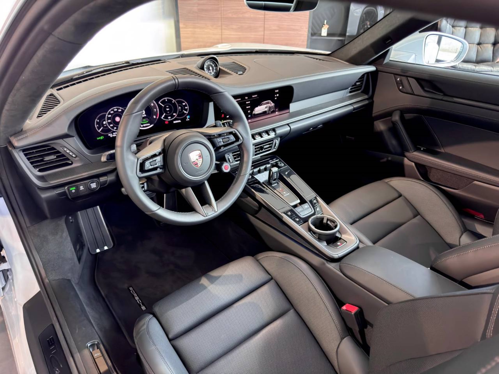 PORSCHE 911 Carrera 4 GTS-showroom-element-3