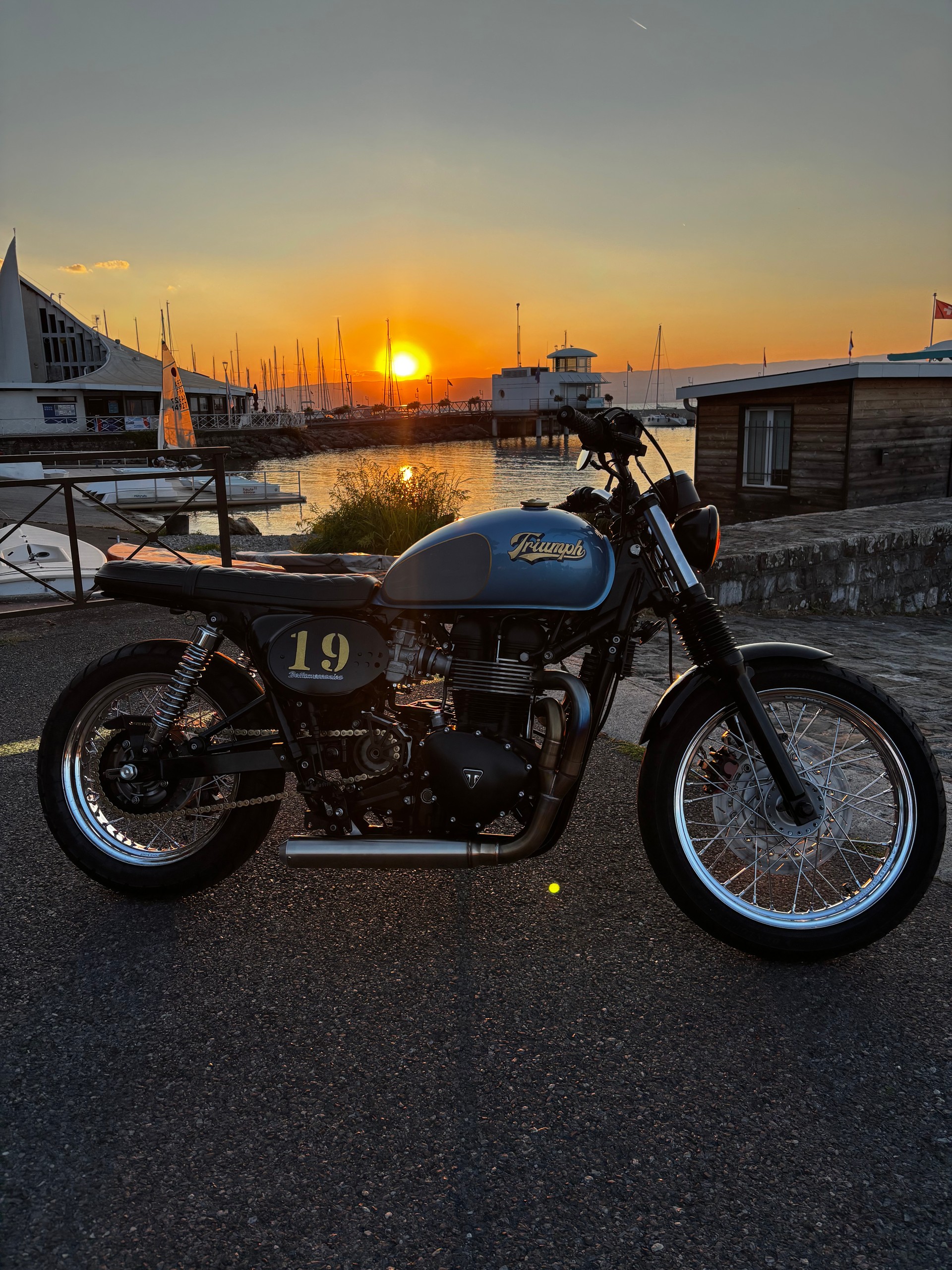 TRIUMPH Bonneville 900 i-image-3