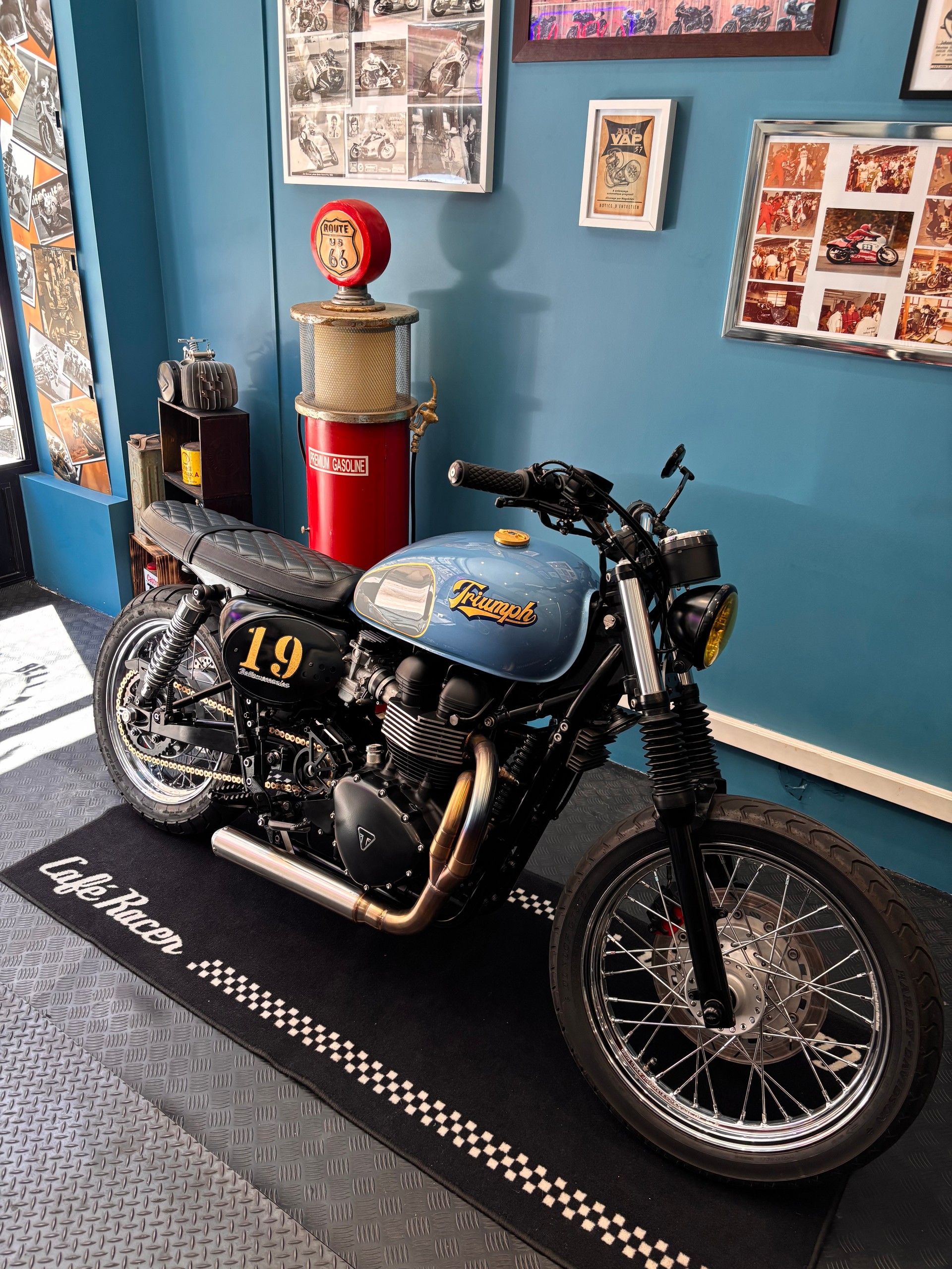 TRIUMPH Bonneville 900 i-image-0