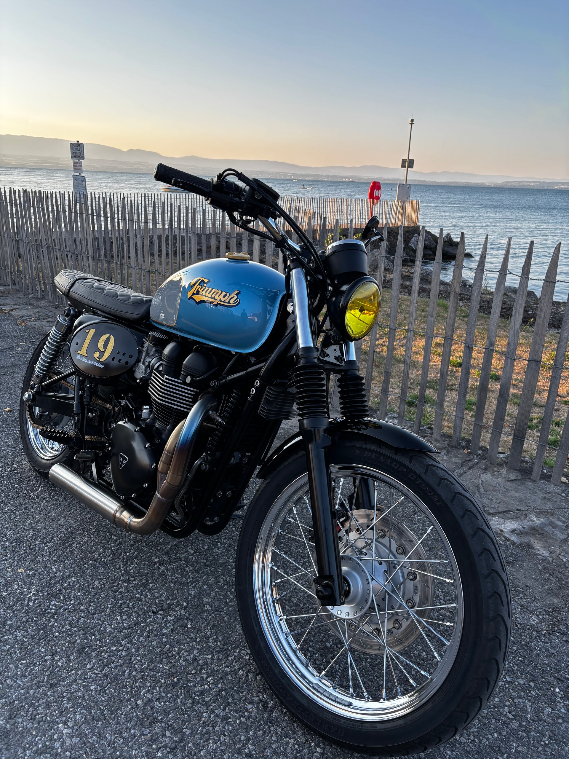 TRIUMPH Bonneville 900 i-image-0