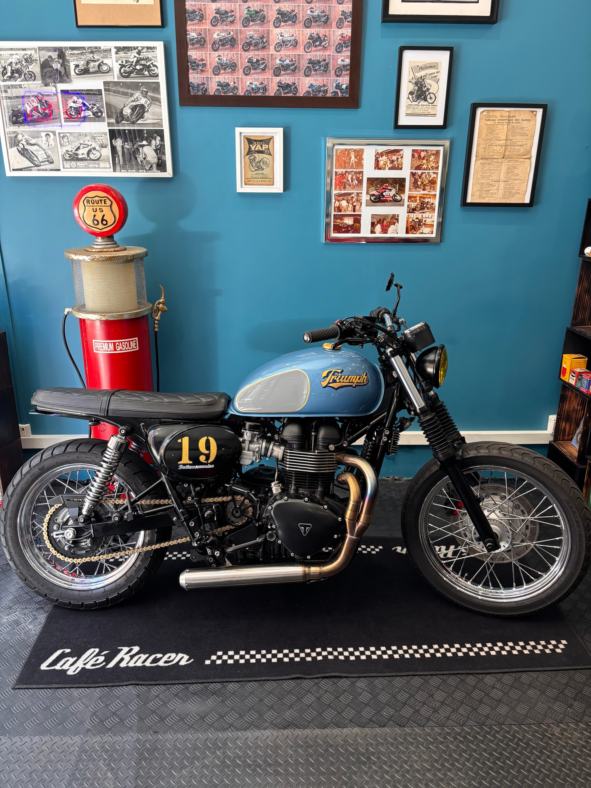 TRIUMPH Bonneville 900 i-image-1