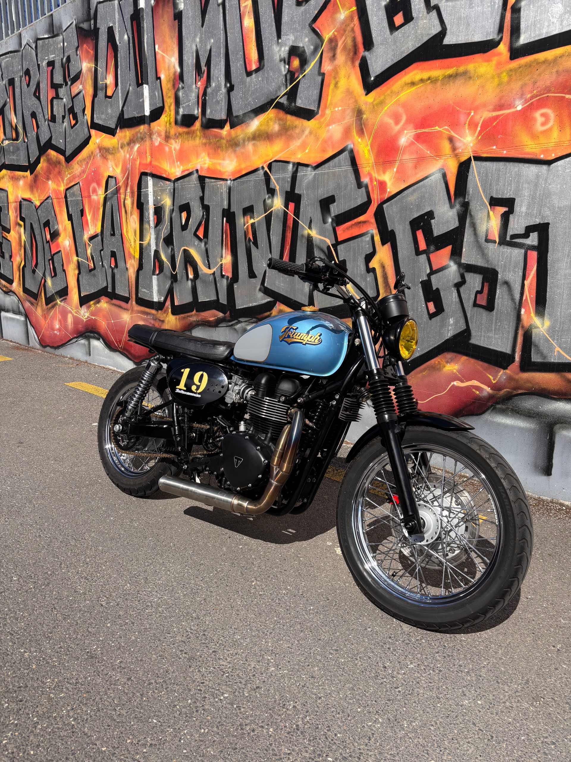 TRIUMPH Bonneville 900 i-image-5