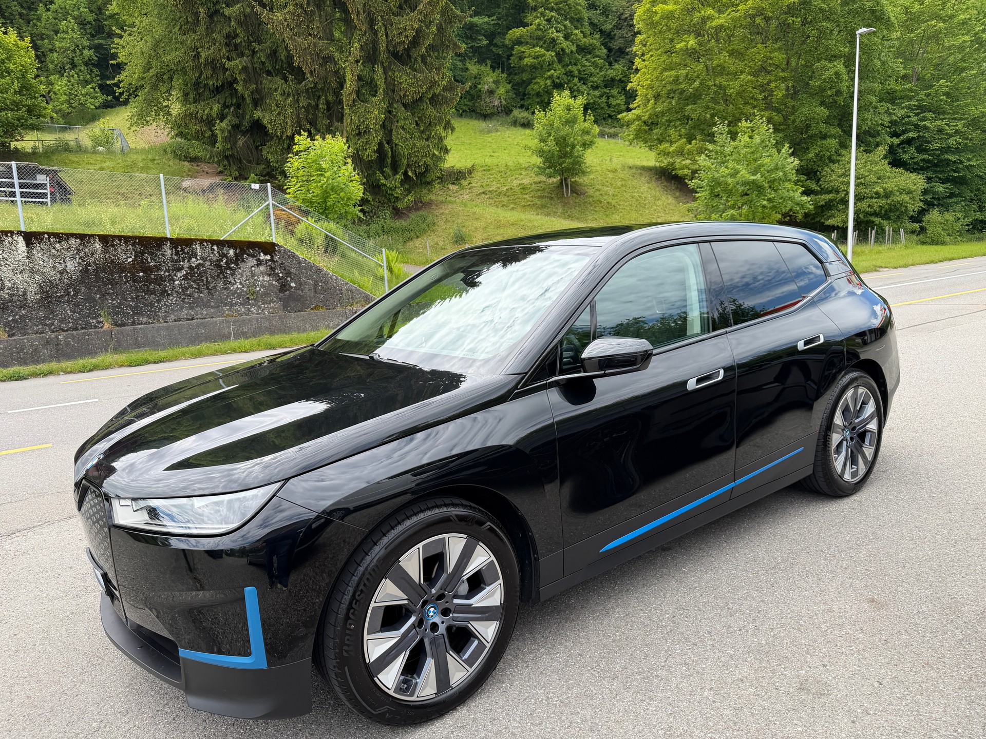 BMW iX xDrive40-image-2