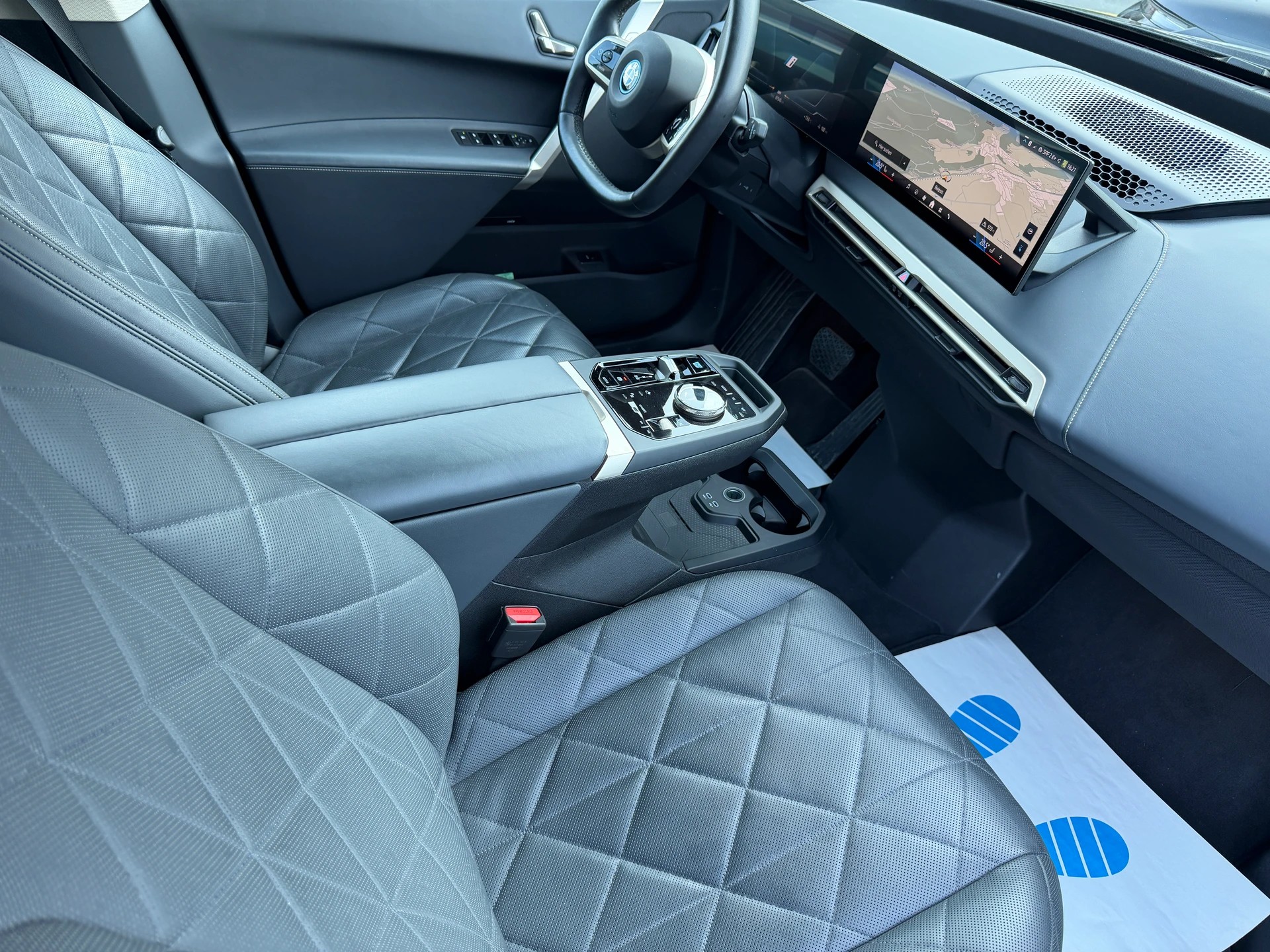 BMW iX xDrive40-image-8