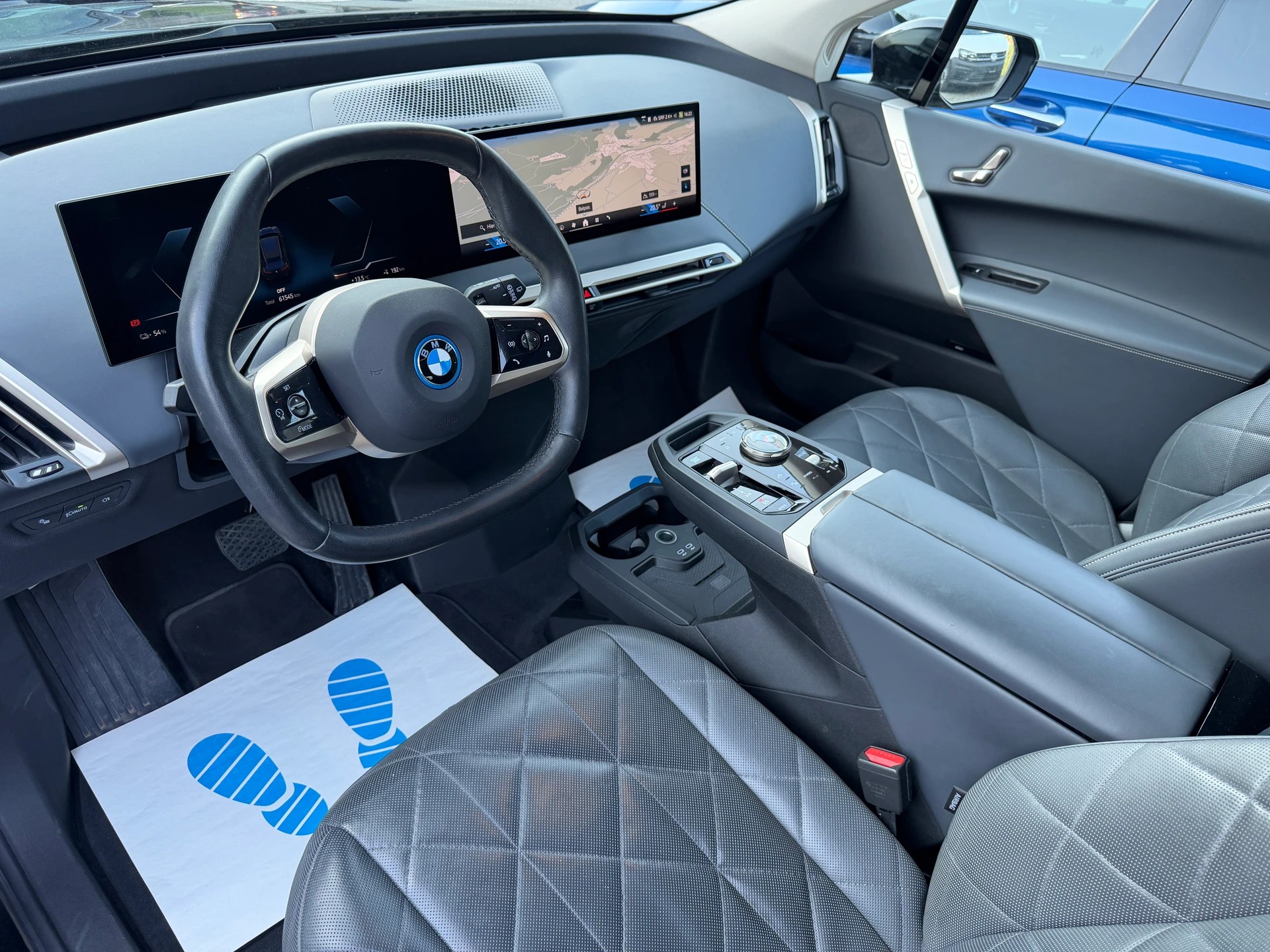 BMW iX xDrive40-image-7
