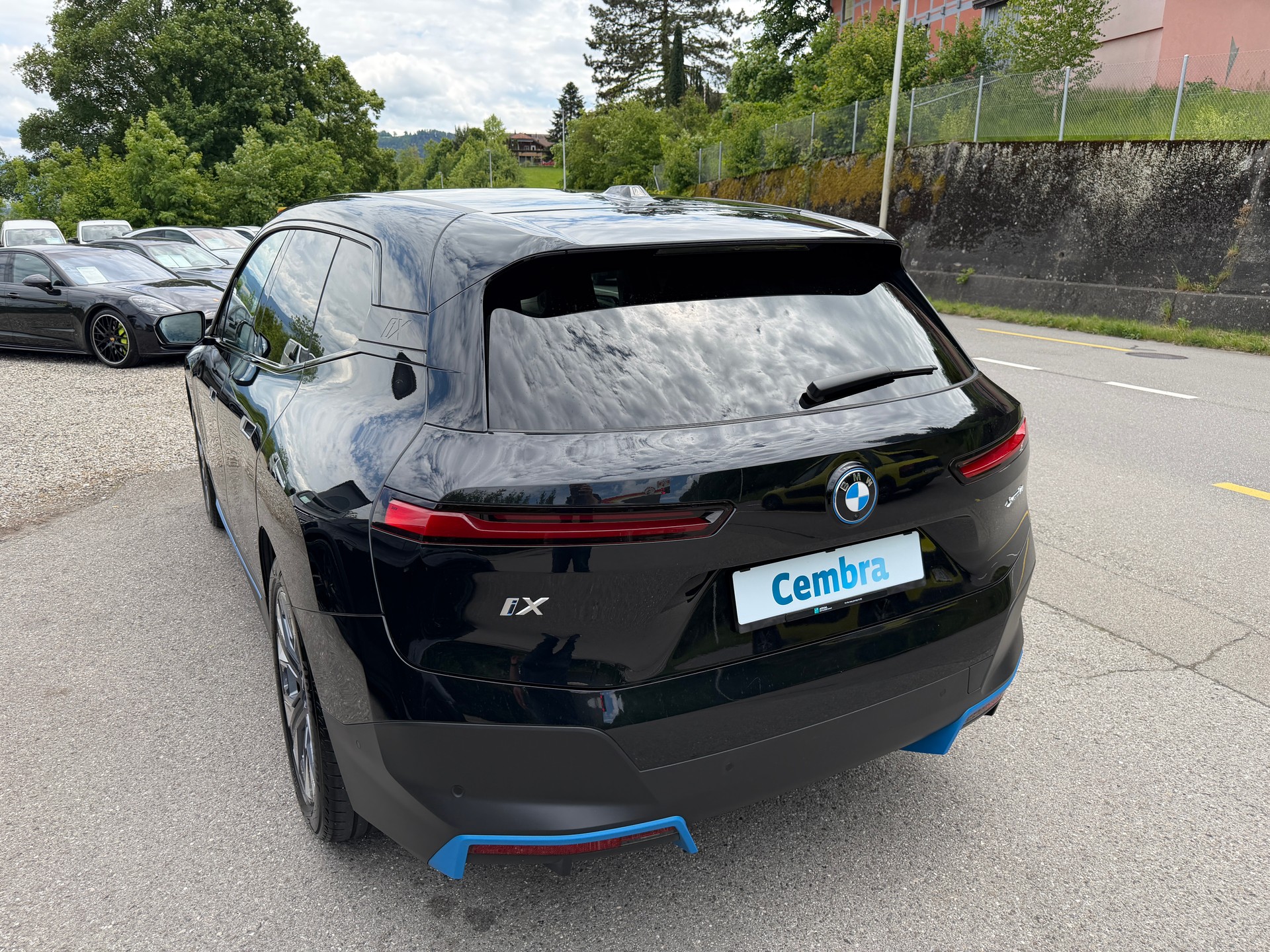 BMW iX xDrive40-image-3