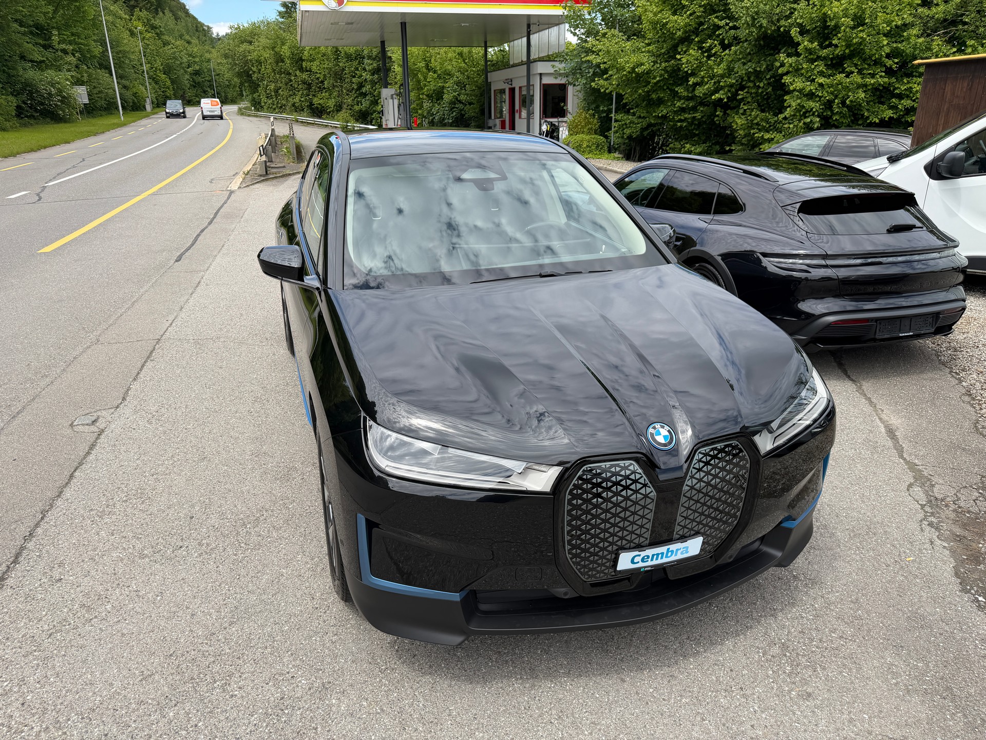 BMW iX xDrive40-image-6