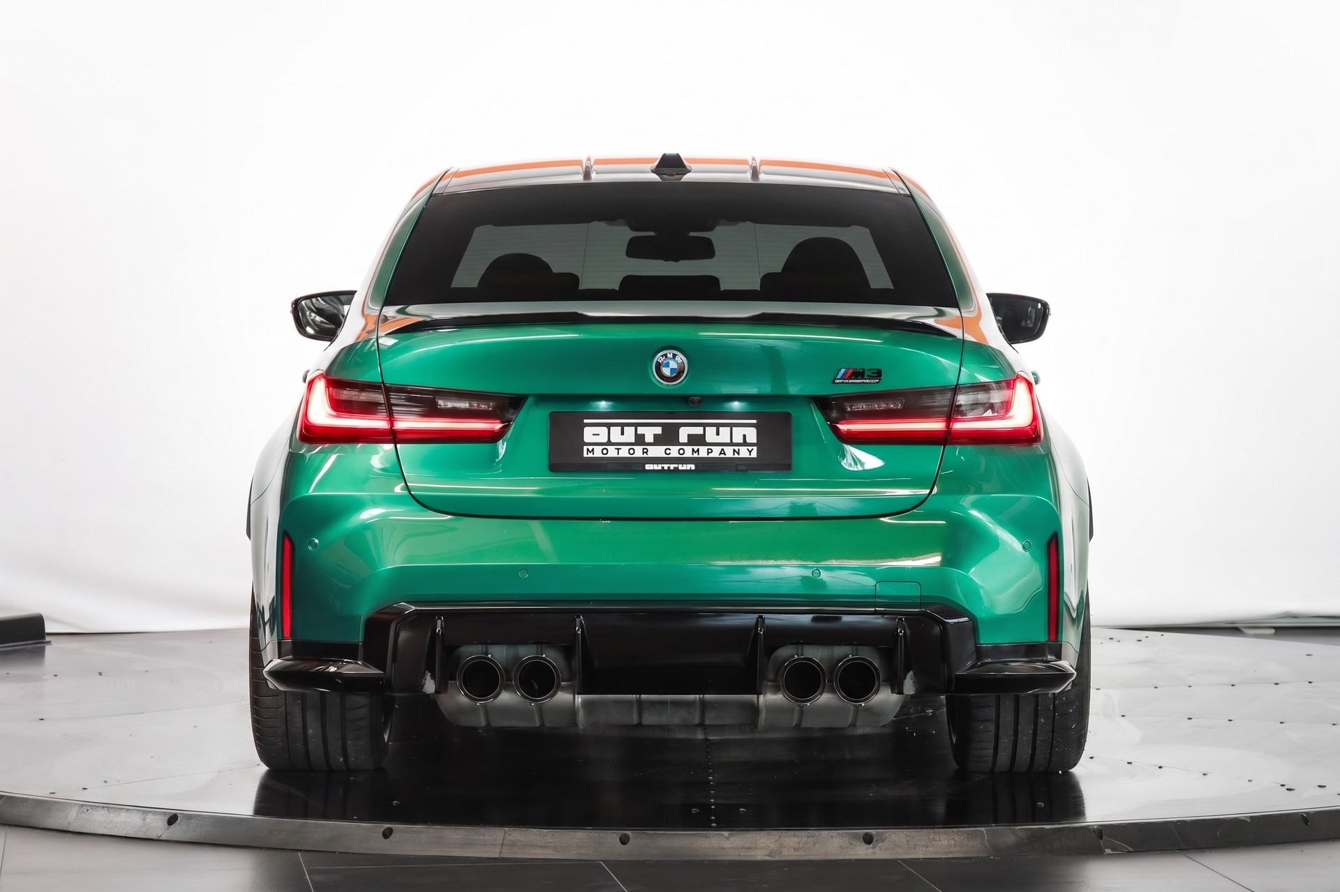 BMW M3 Competition-showroom-element-2