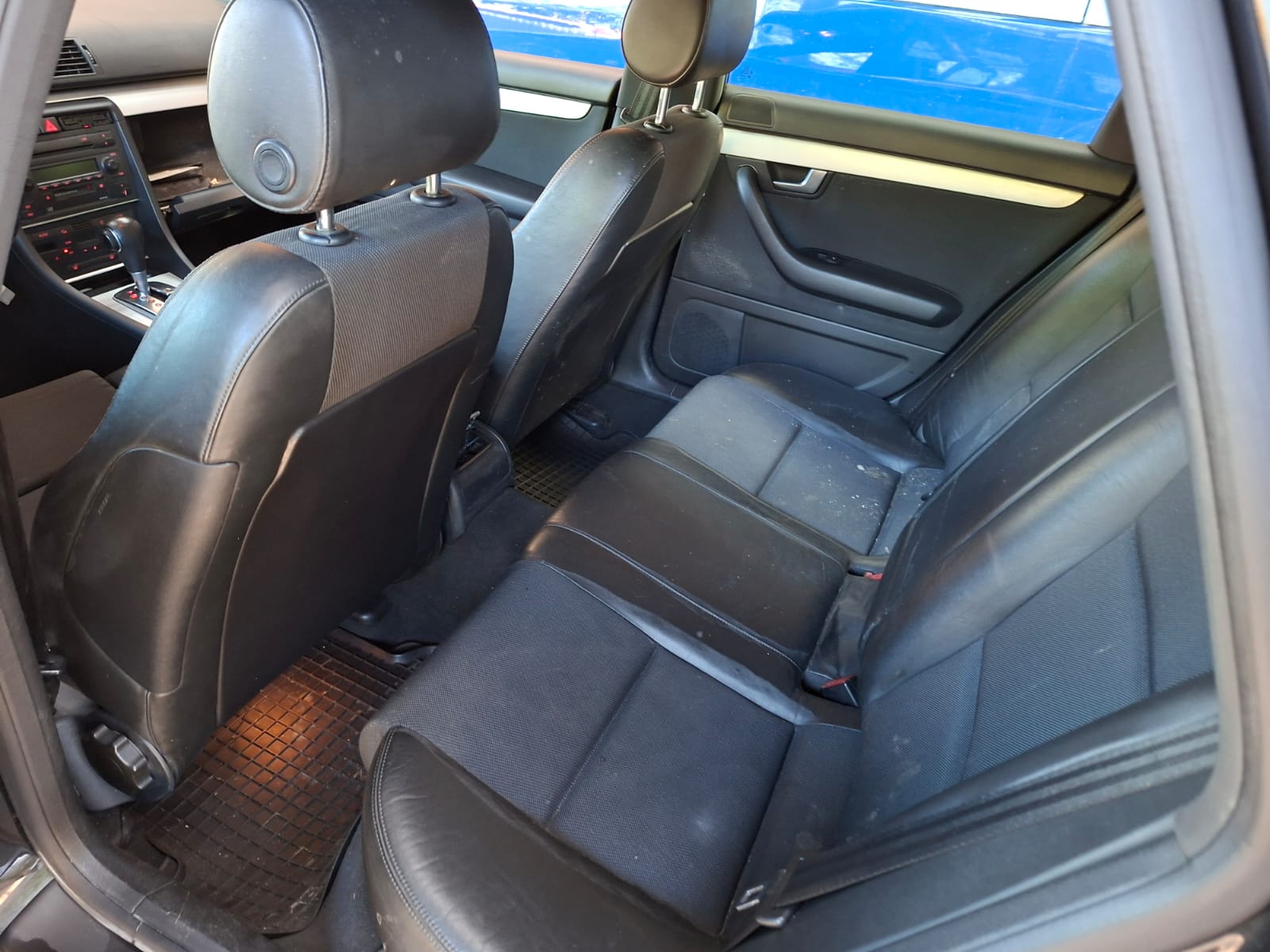 AUDI A4 2.5 TDI quattro trois vehcule a vendre-image-17
