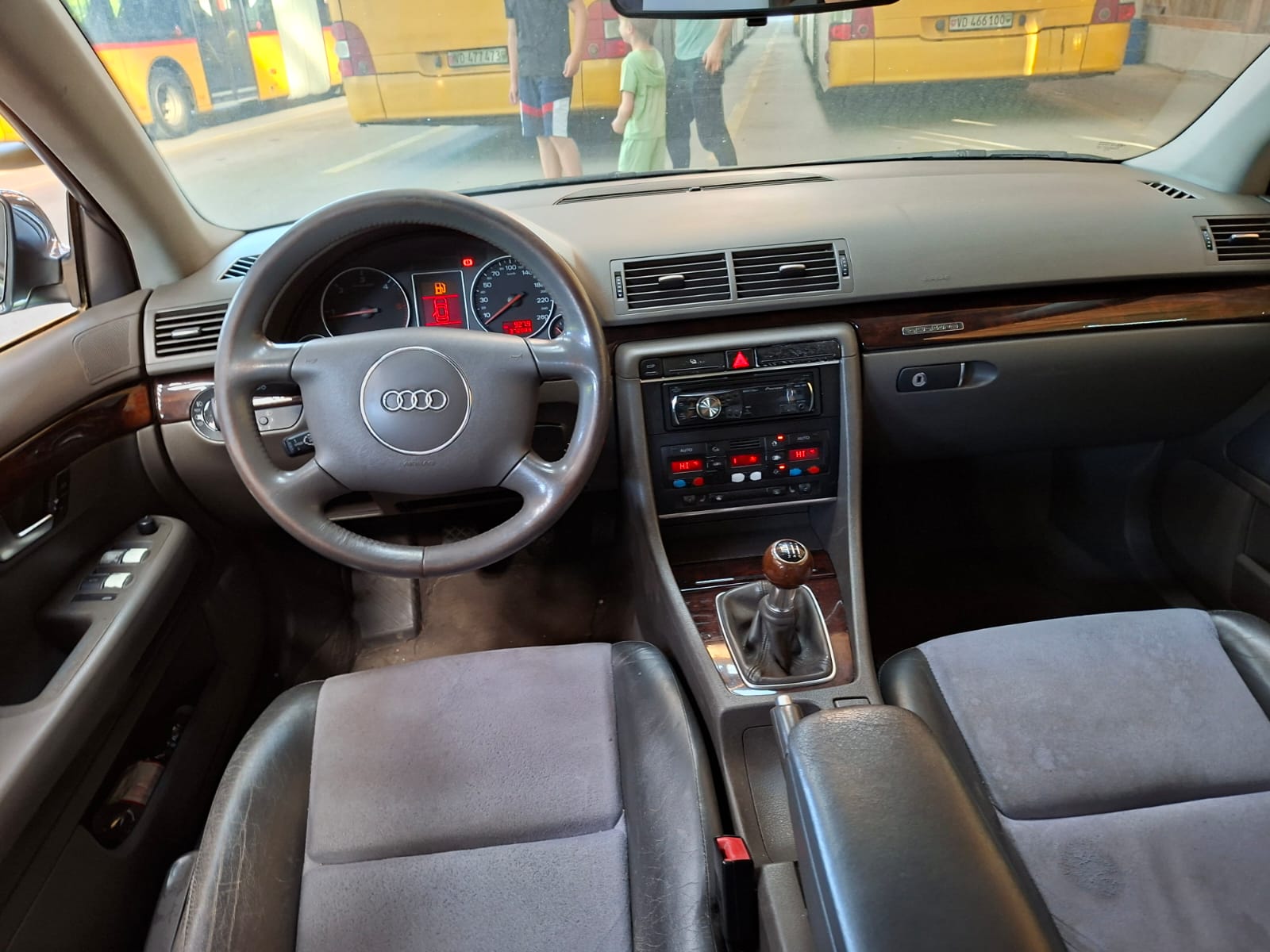 AUDI A4 2.5 TDI quattro trois vehcule a vendre-image-18