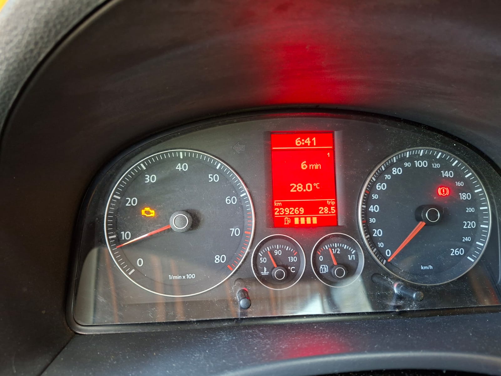AUDI A4 2.5 TDI quattro trois vehcule a vendre-showroom-element-3
