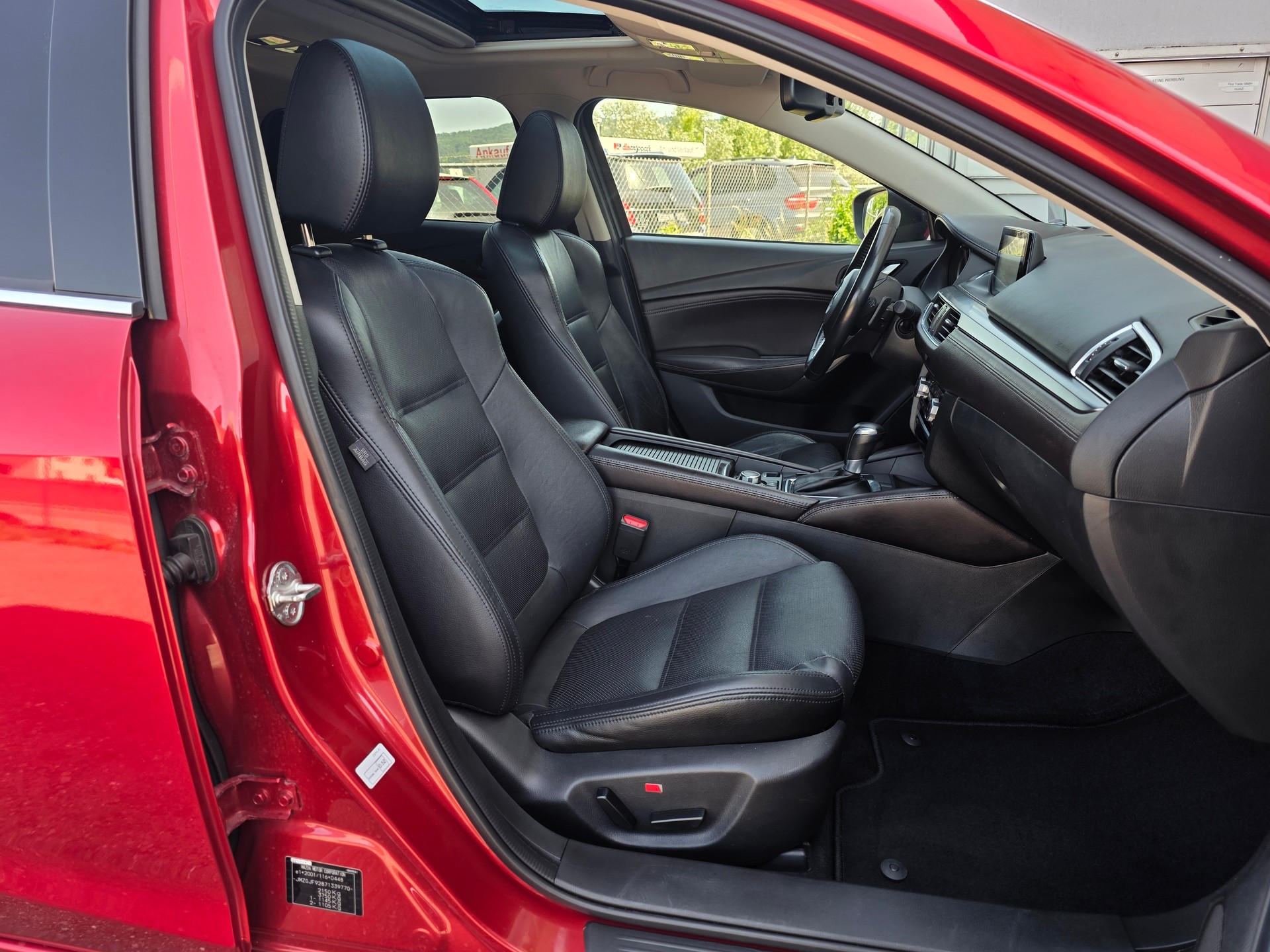 MAZDA 6 SW 2.2 D Revolution AWD Automatic Skyactive-D * CH-Fahrzeug *-image-17
