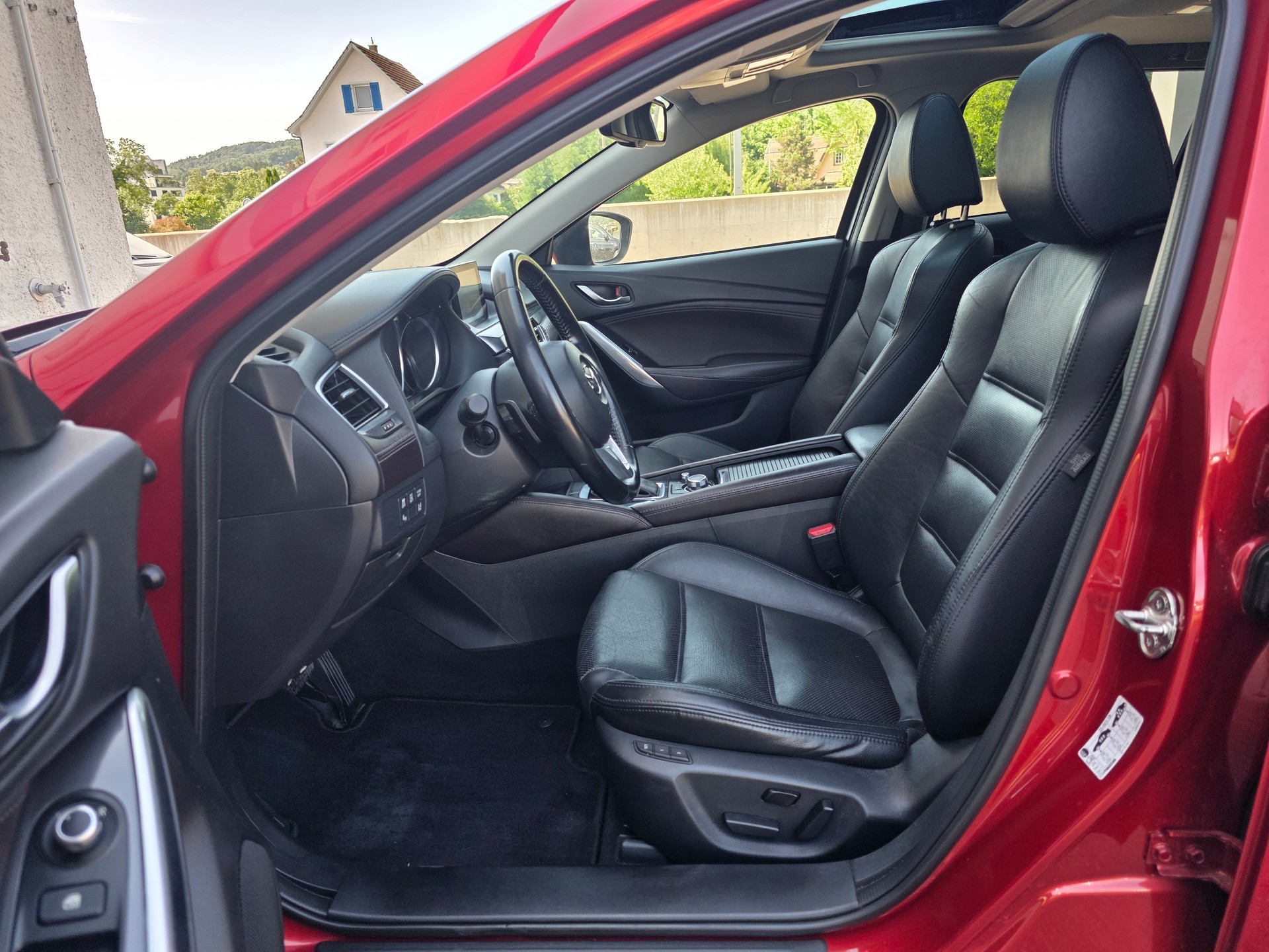 MAZDA 6 SW 2.2 D Revolution AWD Automatic Skyactive-D * CH-Fahrzeug *-image-7