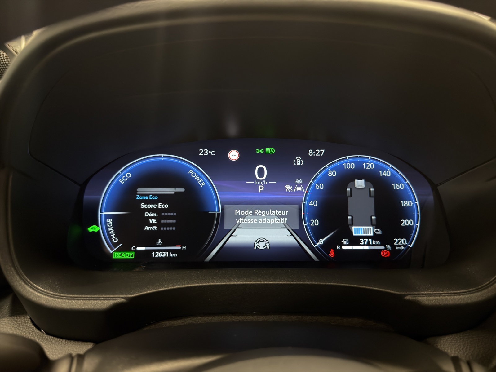 TOYOTA Yaris Cross 1.5 Premier Edition AWDi e-CVT-image-17