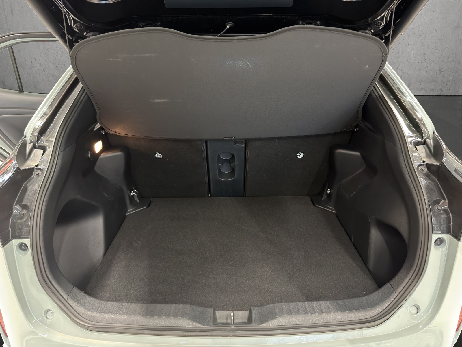 TOYOTA Yaris Cross 1.5 Premier Edition AWDi e-CVT-image-15