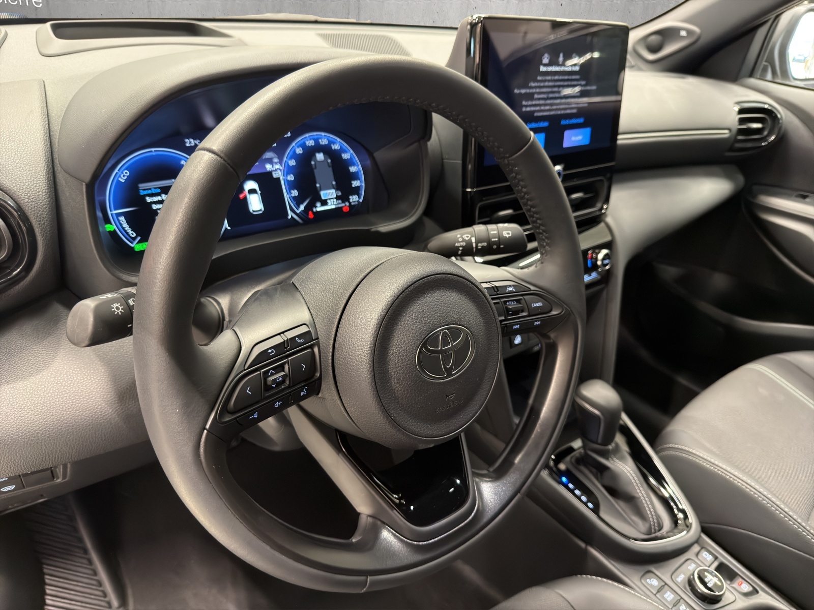 TOYOTA Yaris Cross 1.5 Premier Edition AWDi e-CVT-image-11