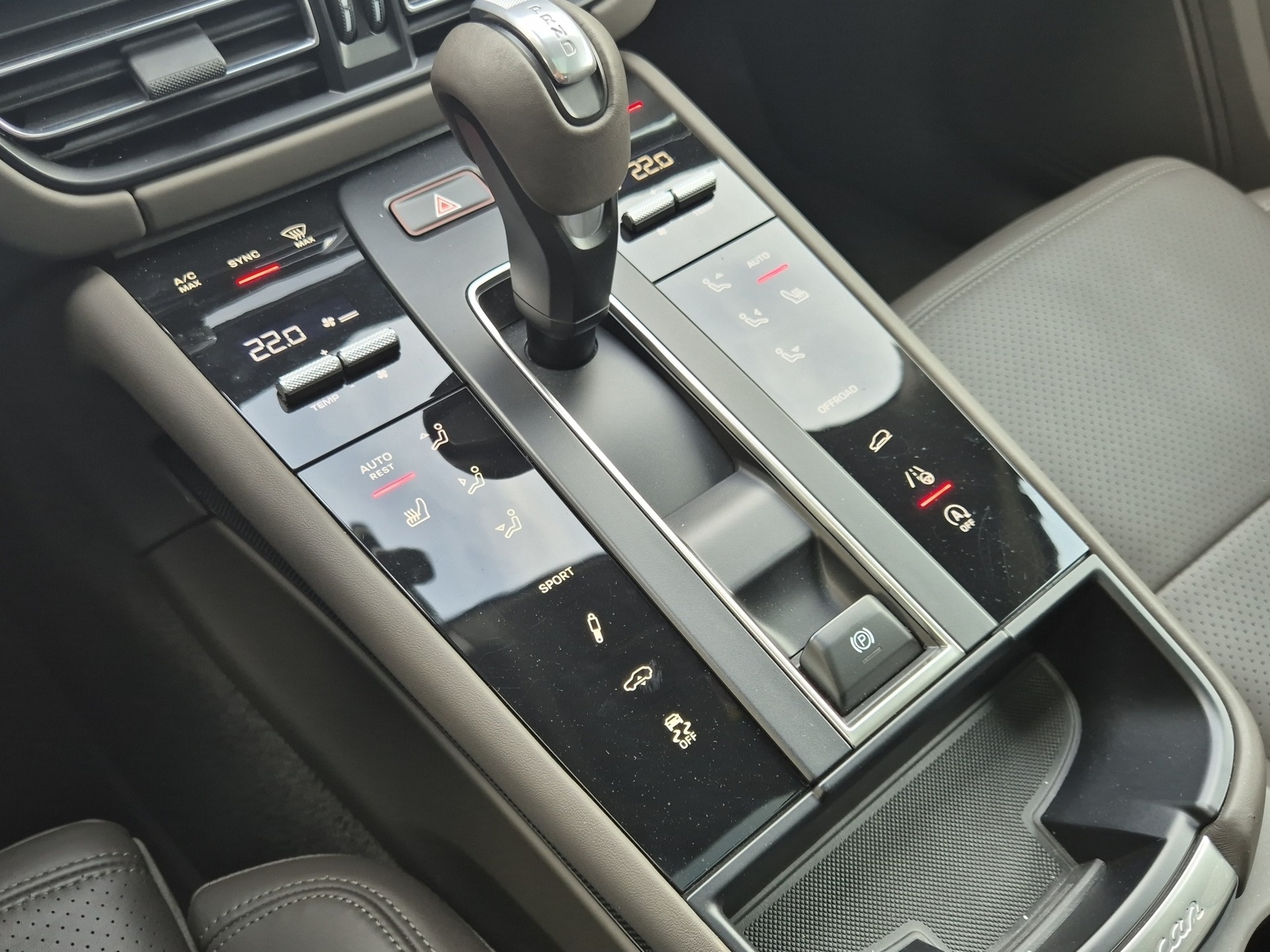 PORSCHE Macan S PDK-image-19