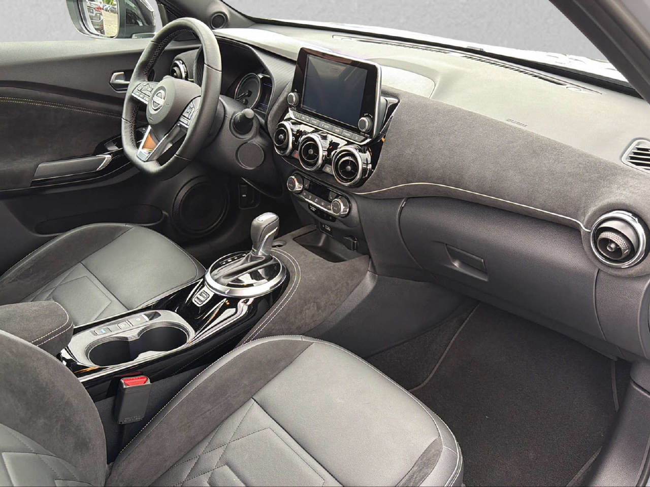 NISSAN Juke 1.6 Hybrid N-Design Automat-image-5