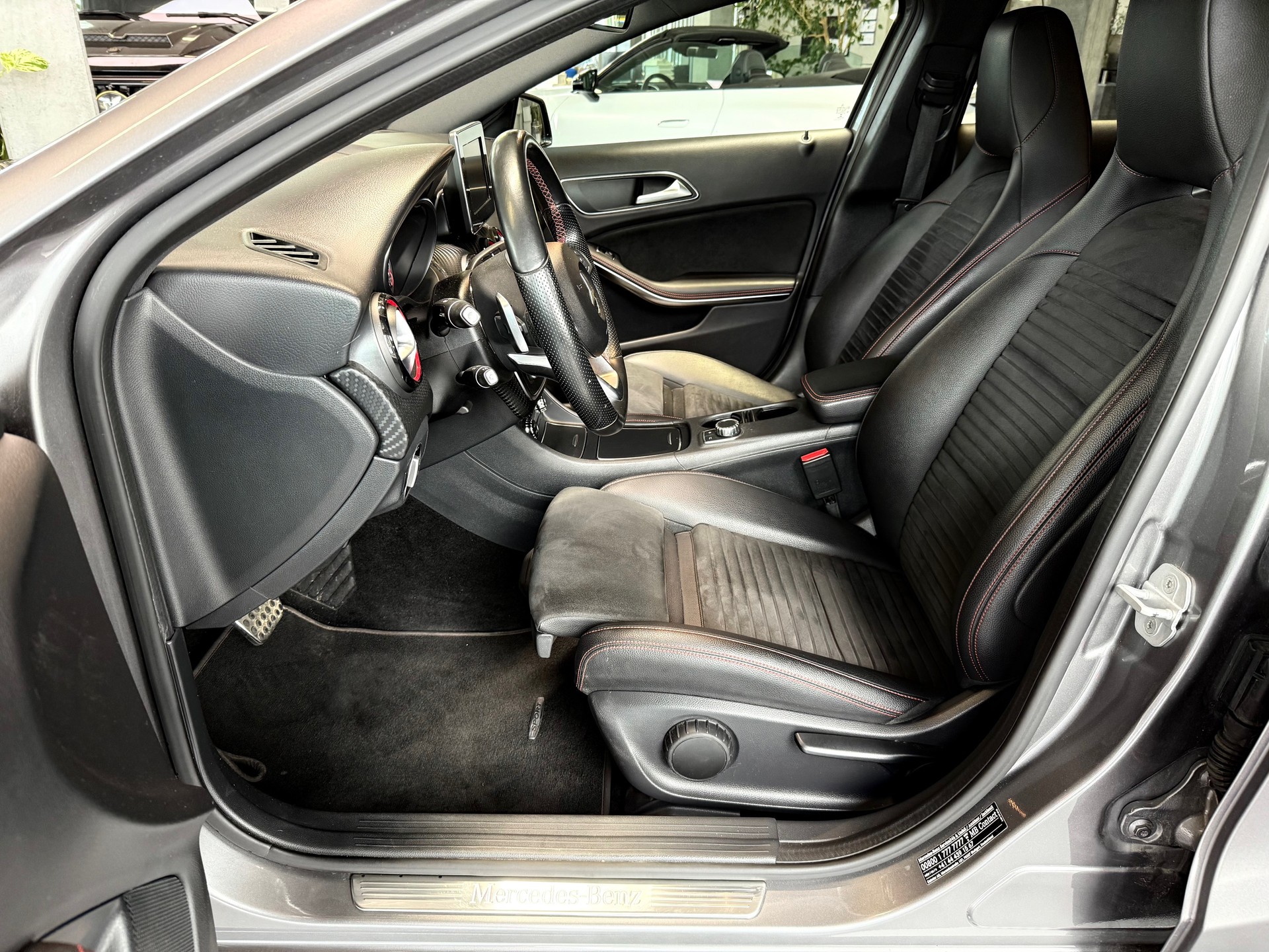 MERCEDES-BENZ A 250 Sport 4Matic 7G-DCT-image-8