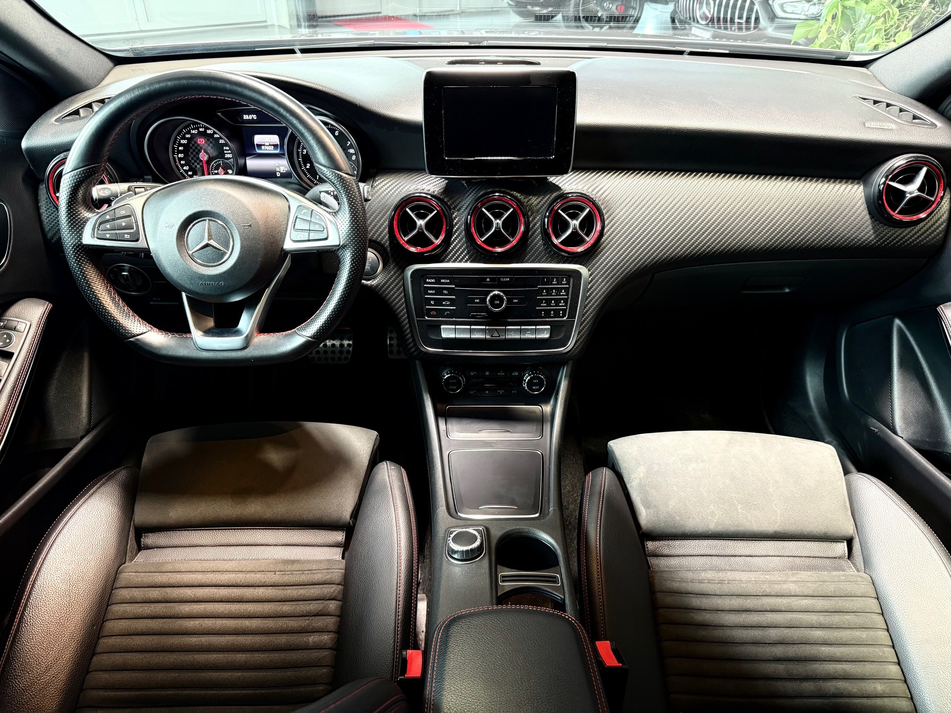 MERCEDES-BENZ A 250 Sport 4Matic 7G-DCT-image-13