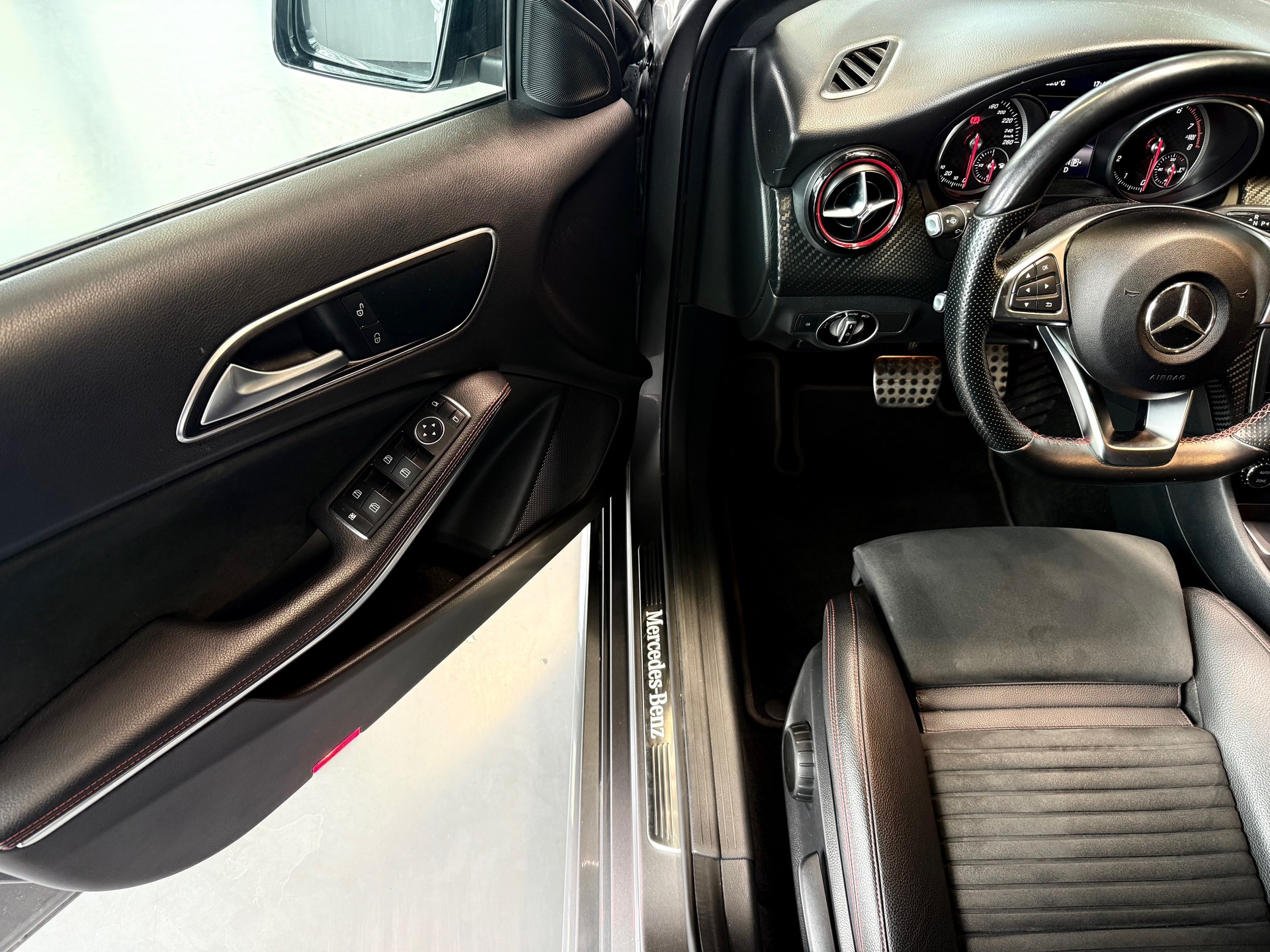 MERCEDES-BENZ A 250 Sport 4Matic 7G-DCT-image-7