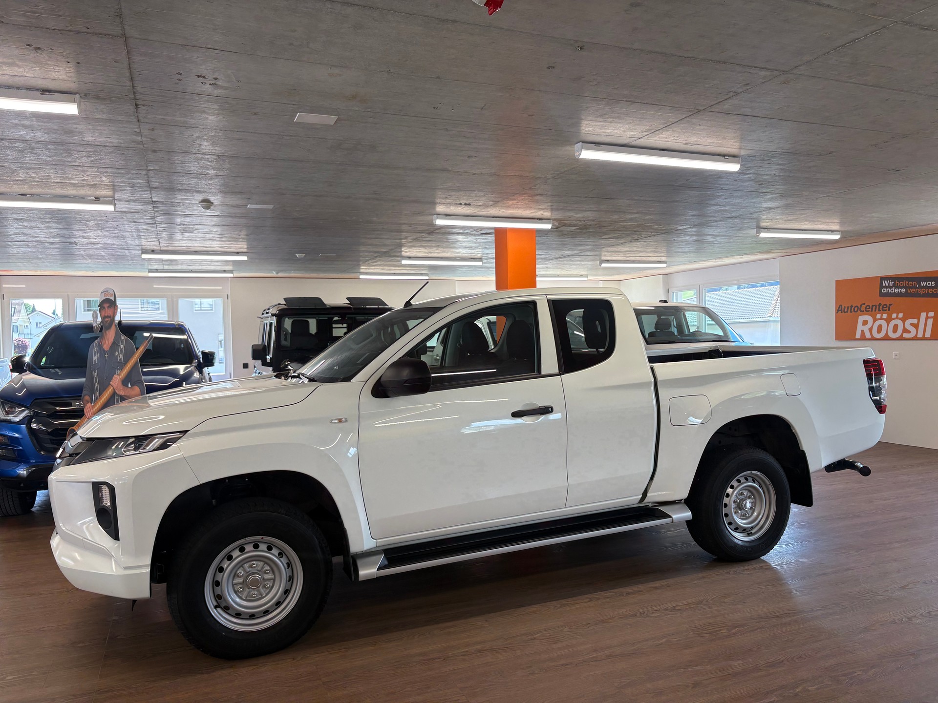 MITSUBISHI L 200 2.2 Value Club Cab-image-4