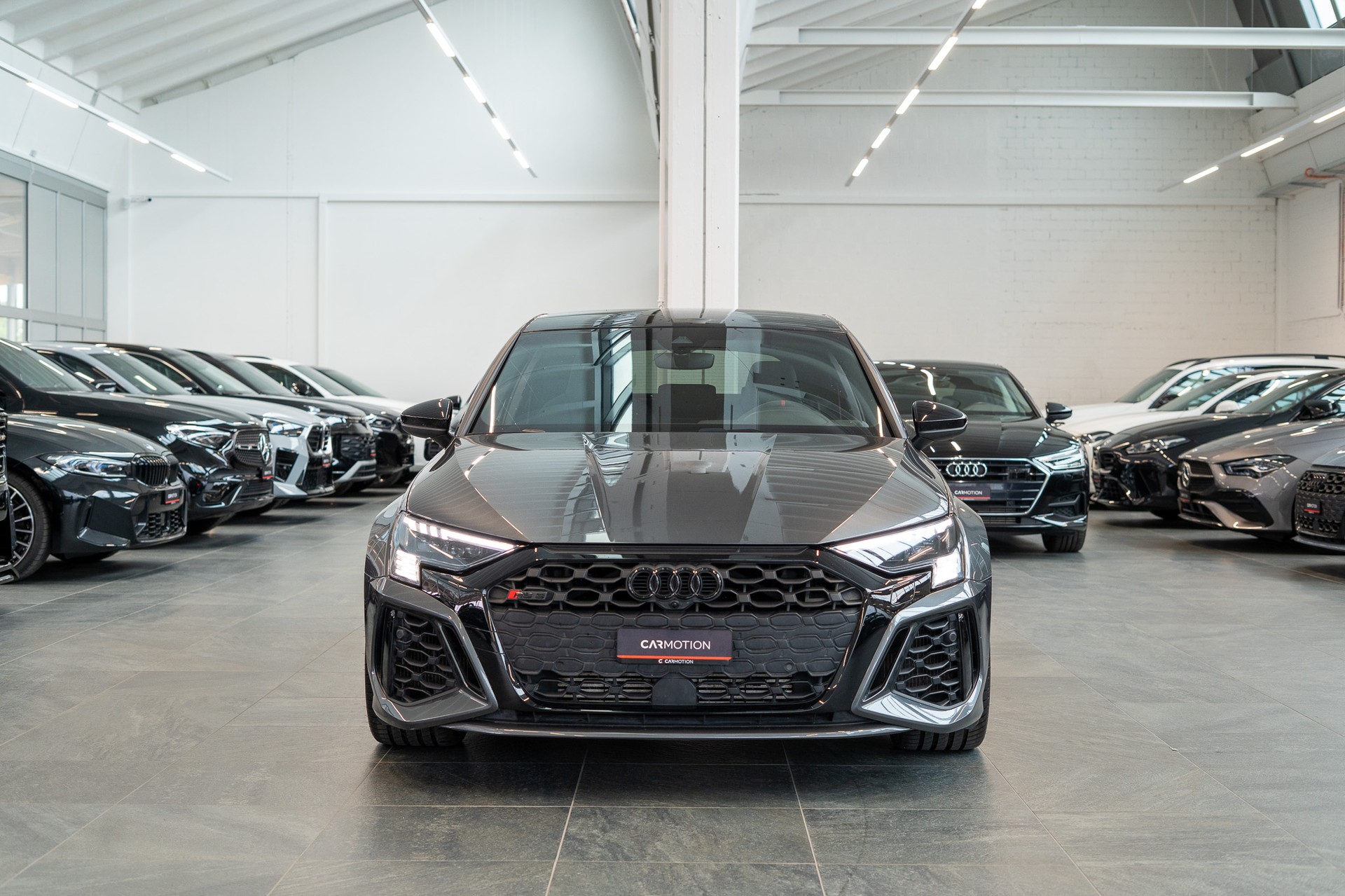 AUDI RS3 Sportback 2.5 TFSI quattro S-Tronic / Glasdach / Alcantara-Lenkrad / Rückfahrkamera-showroom-element-1