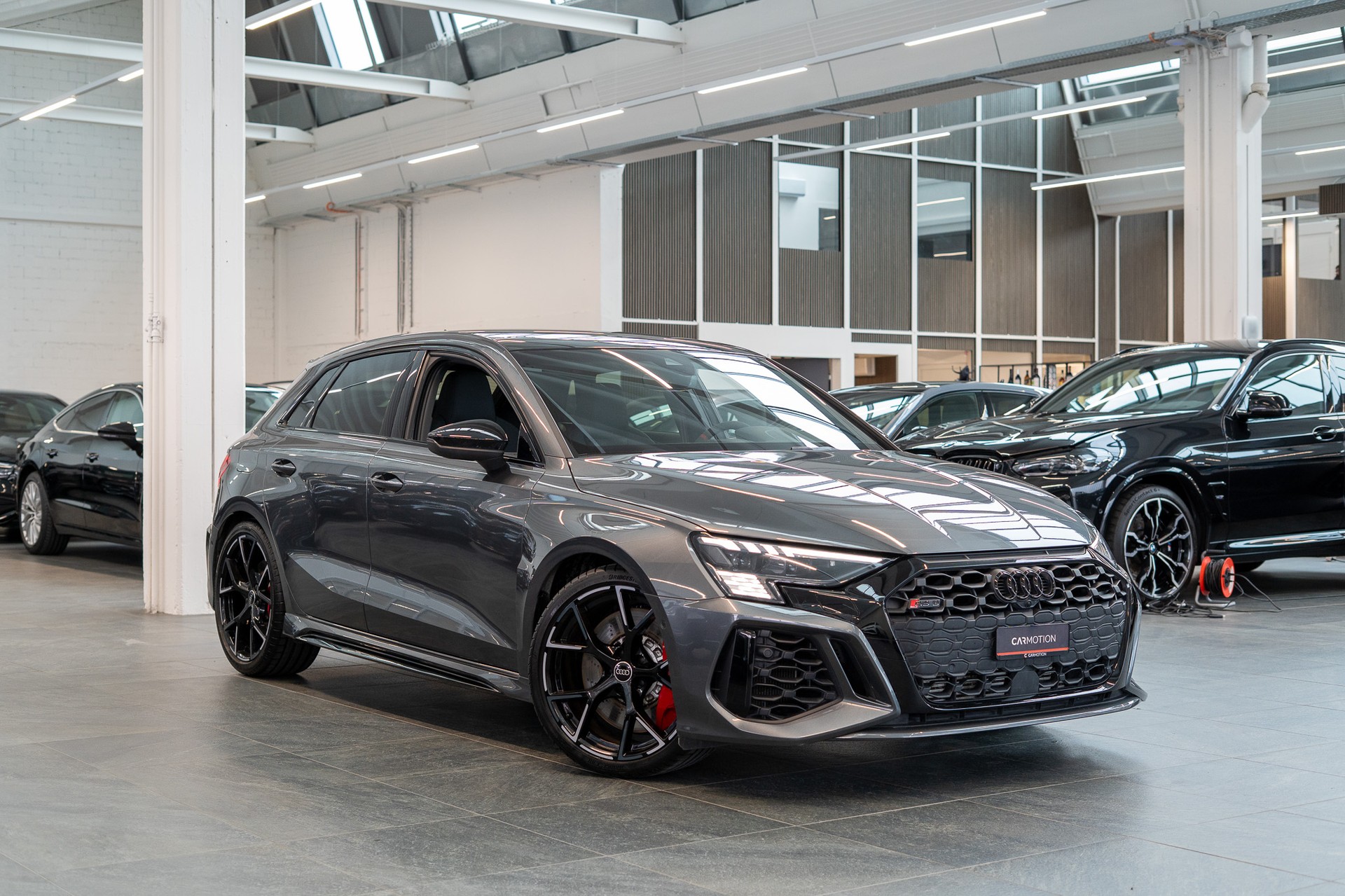 AUDI RS3 Sportback 2.5 TFSI quattro S-Tronic / Glasdach / Alcantara-Lenkrad / Rückfahrkamera-showroom-element-2