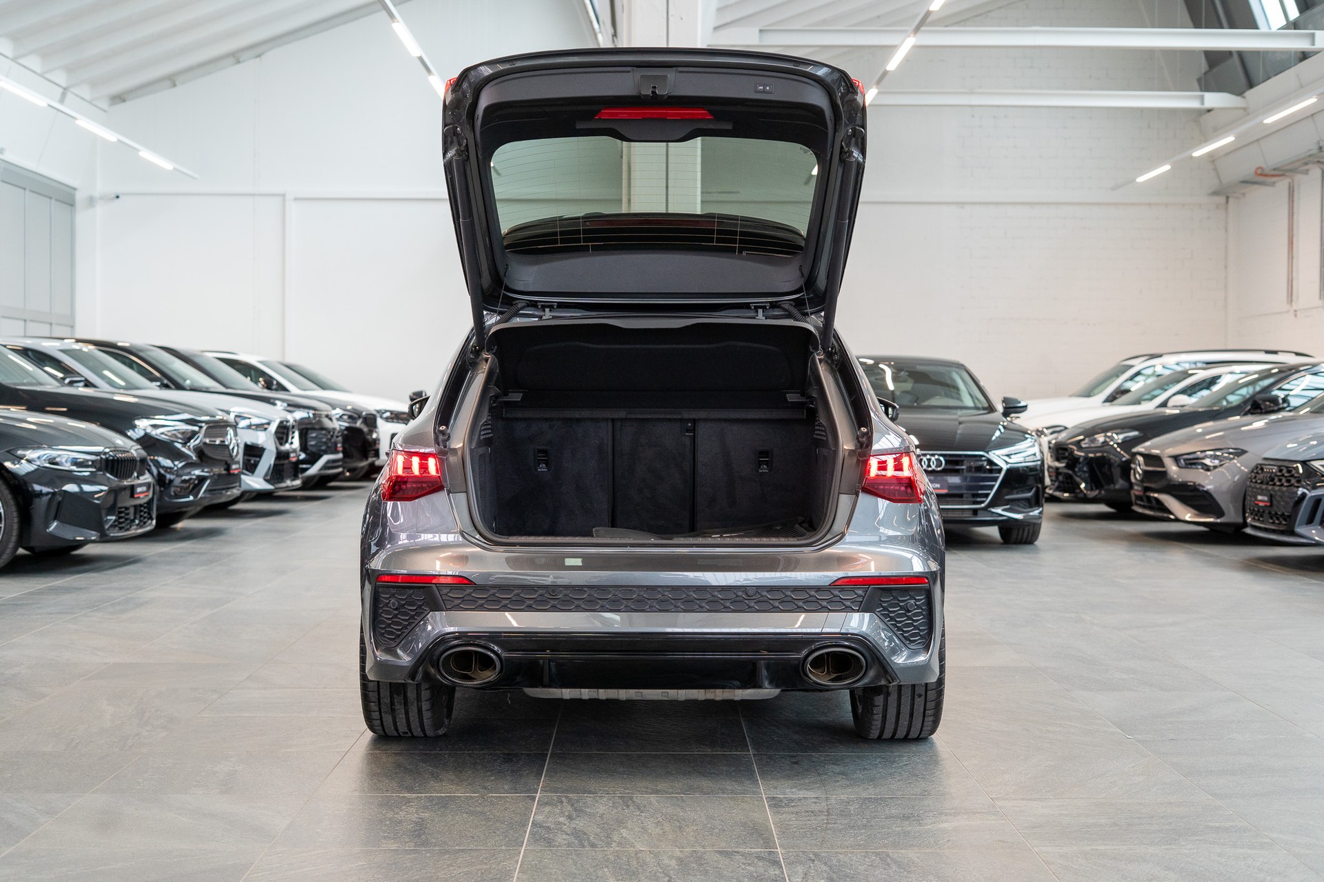 AUDI RS3 Sportback 2.5 TFSI quattro S-Tronic / Glasdach / Alcantara-Lenkrad / Rückfahrkamera-image-6