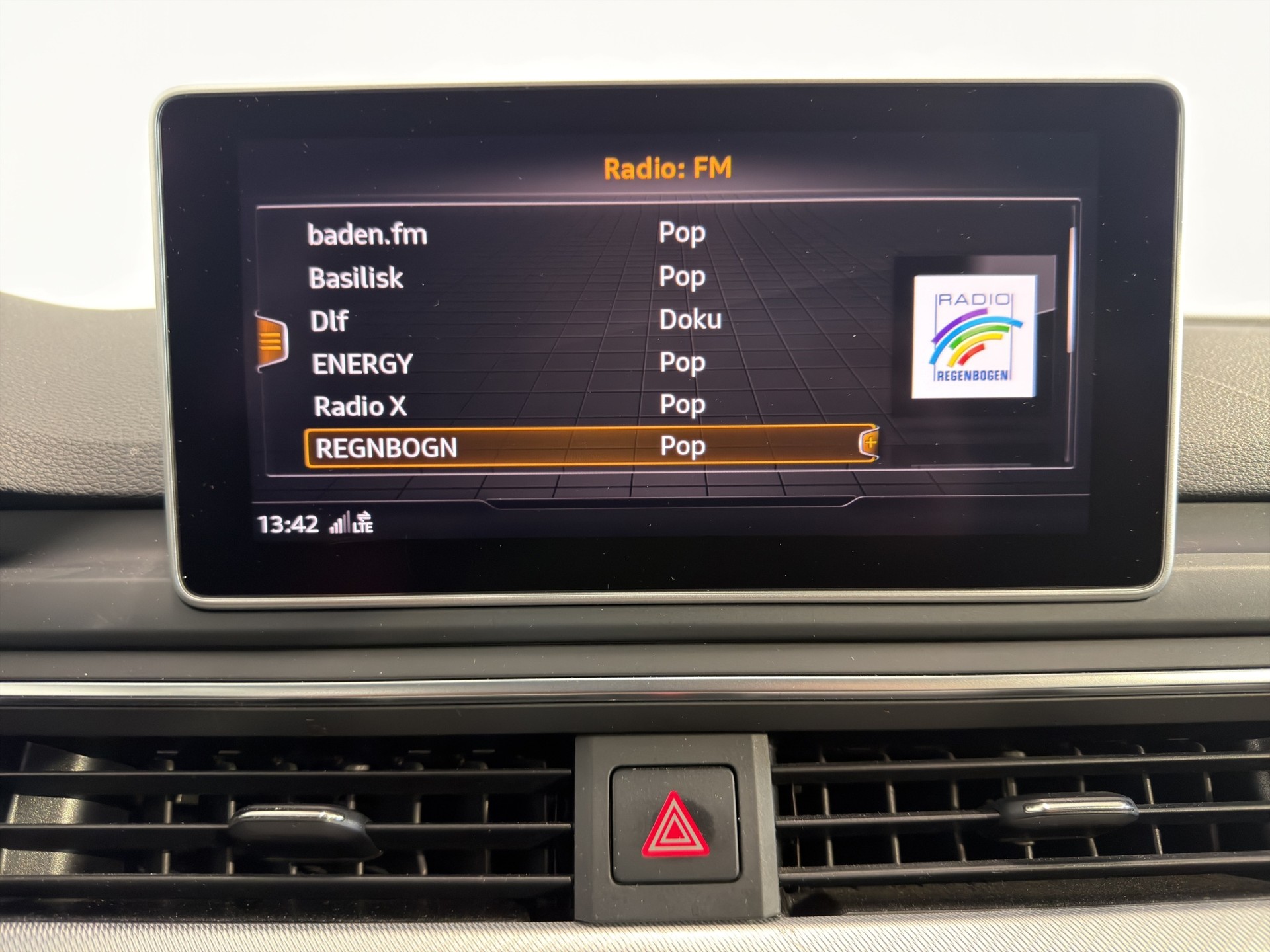 AUDI A4 Avant 40 TDI Sport quattro S-tronic-image-18