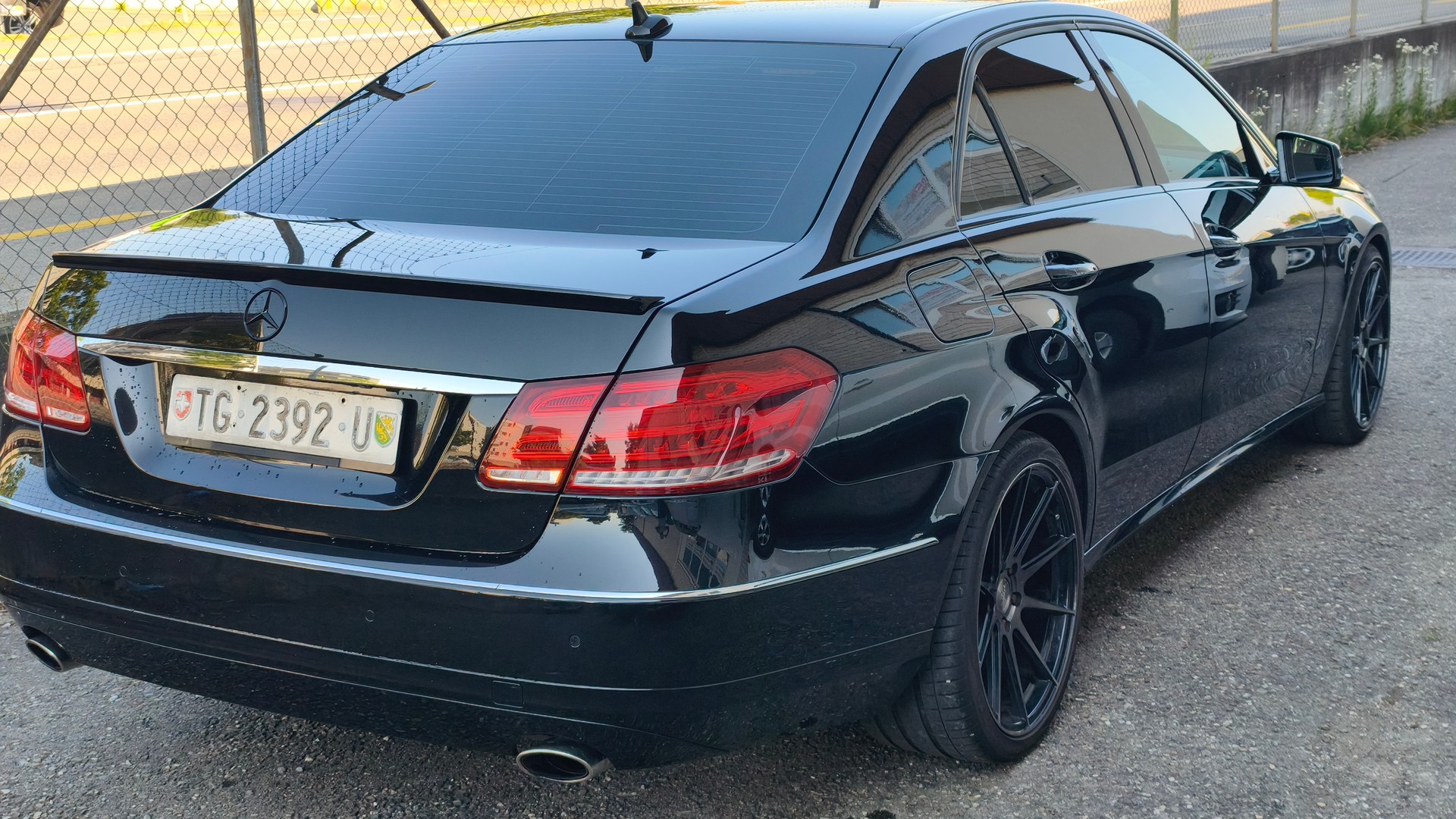 MERCEDES-BENZ E 350 Avantgarde 4Matic 7G-Tronic-showroom-element-3