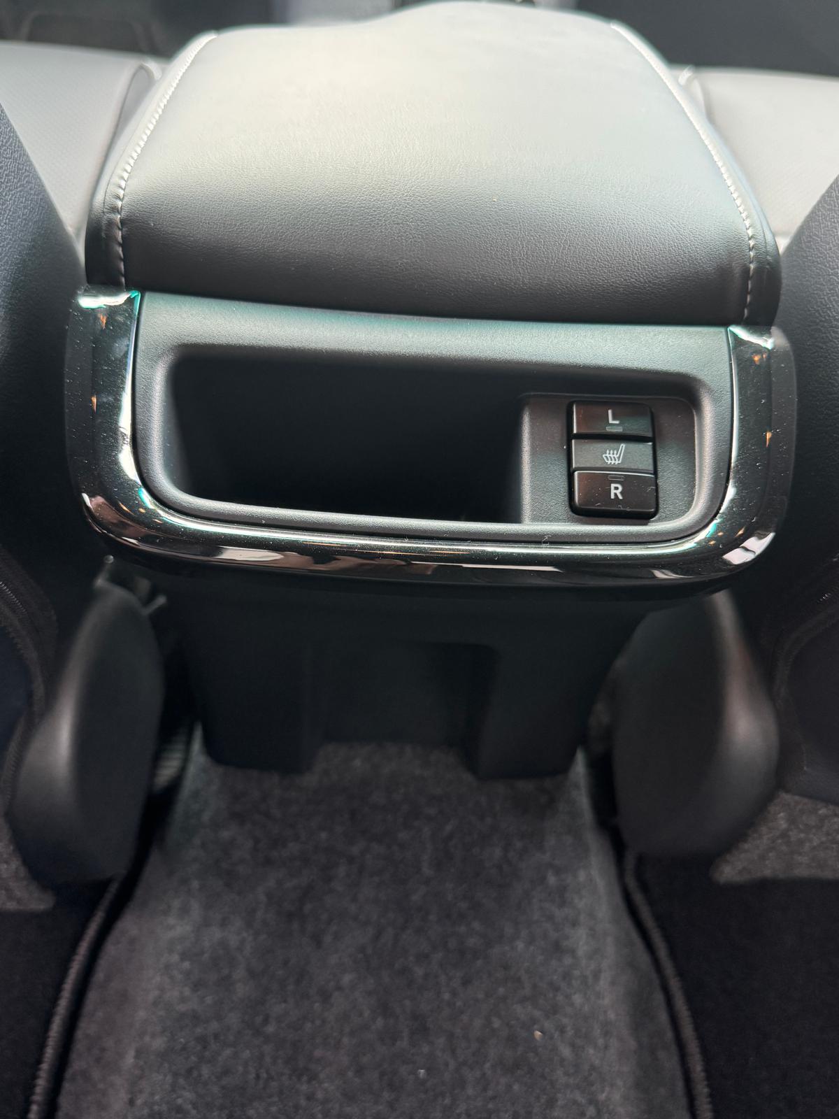 TOYOTA Hilux 2.8d MHEV Invincible Double Cab 4x4-image-14