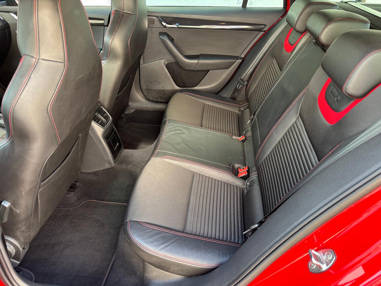 SKODA Octavia Combi 2.0 TSI RS DSG-image-10