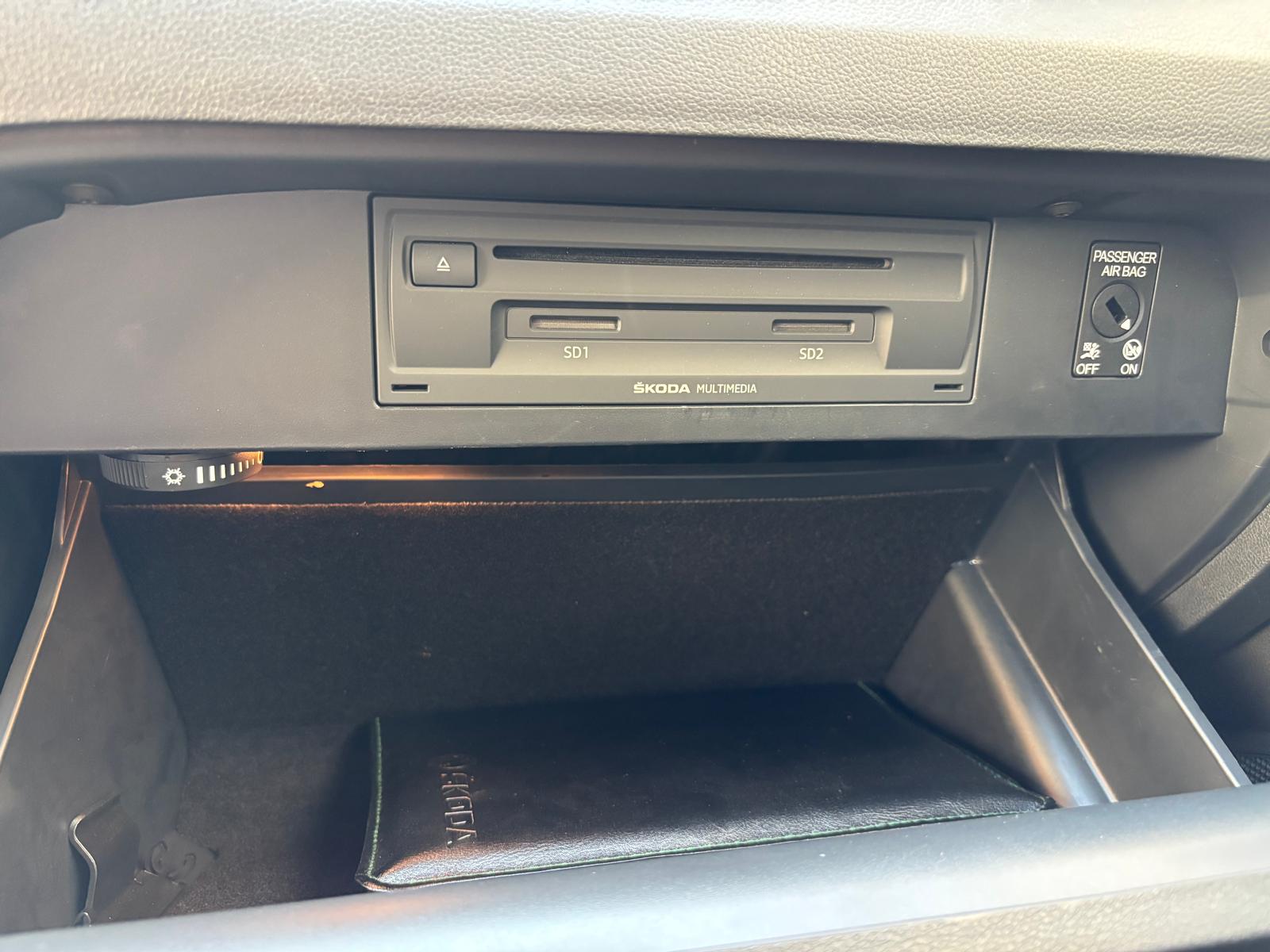SKODA Octavia Combi 2.0 TSI RS DSG-image-14