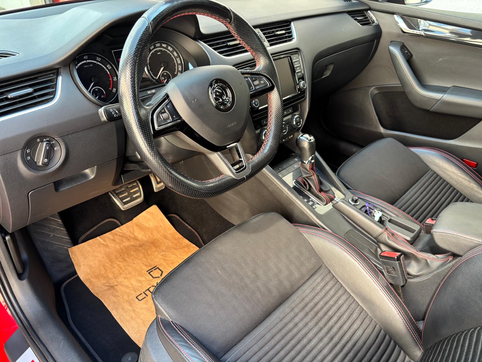 SKODA Octavia Combi 2.0 TSI RS DSG-image-9