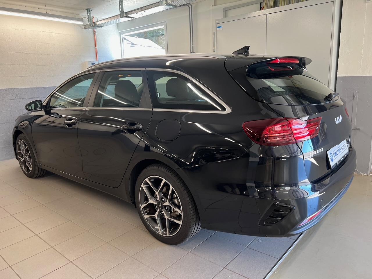 KIA Ceed SW 1.5 T-GDi MHEV Power-showroom-element-3
