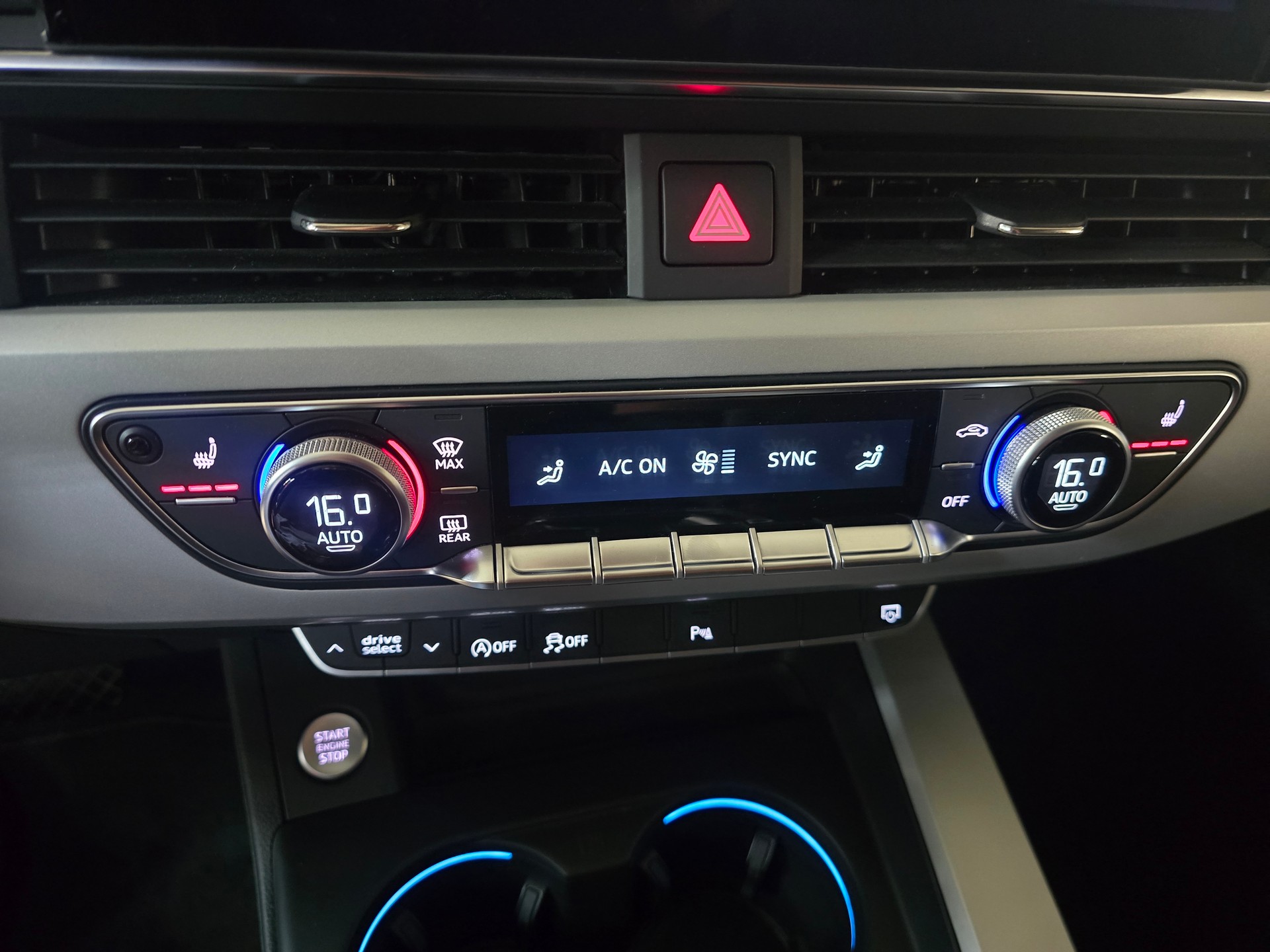 AUDI A4 Avant 40 TDI Attraction quattro S-tronic CH-Fahrzeug-image-16