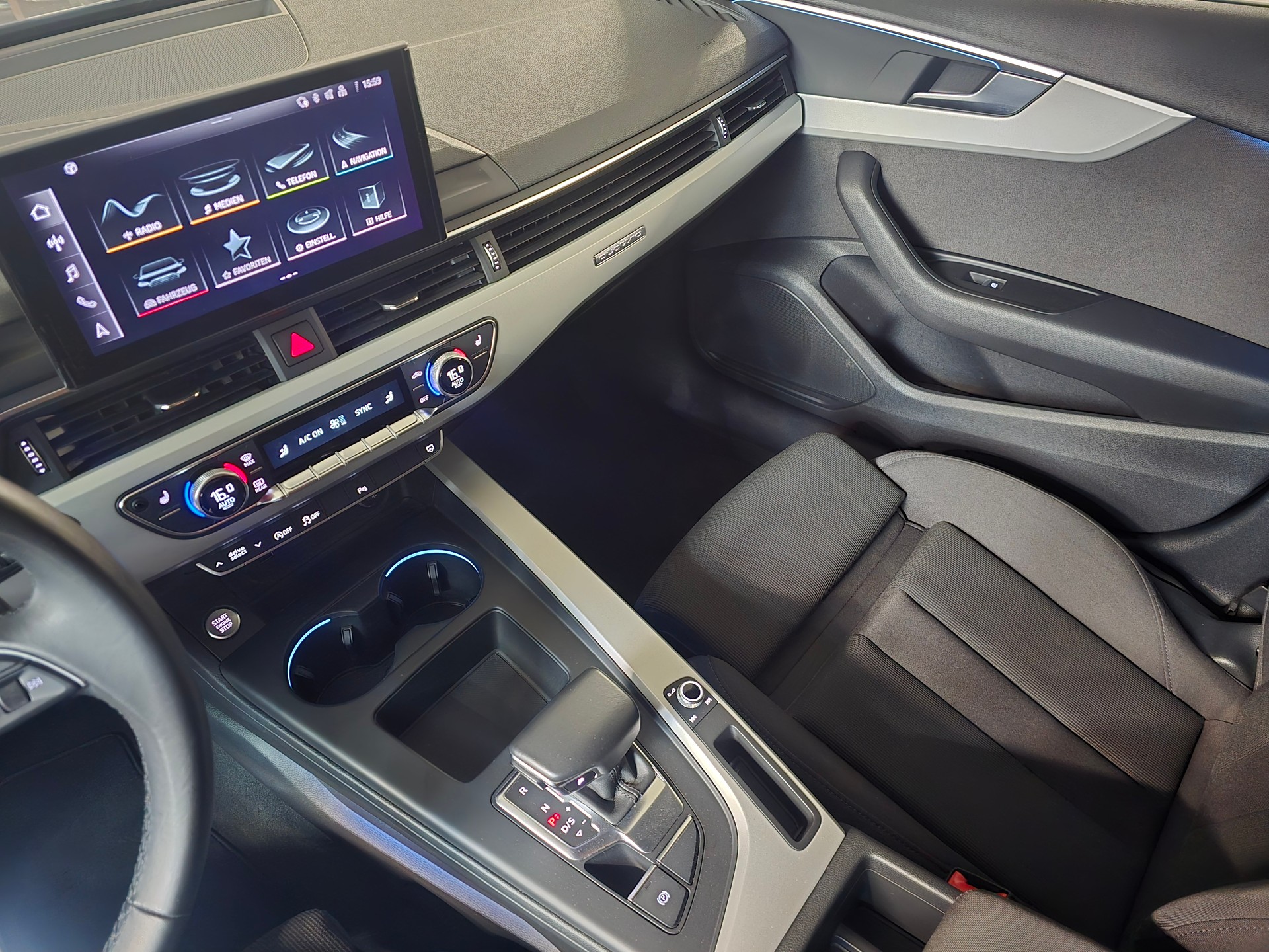 AUDI A4 Avant 40 TDI Attraction quattro S-tronic CH-Fahrzeug-image-10