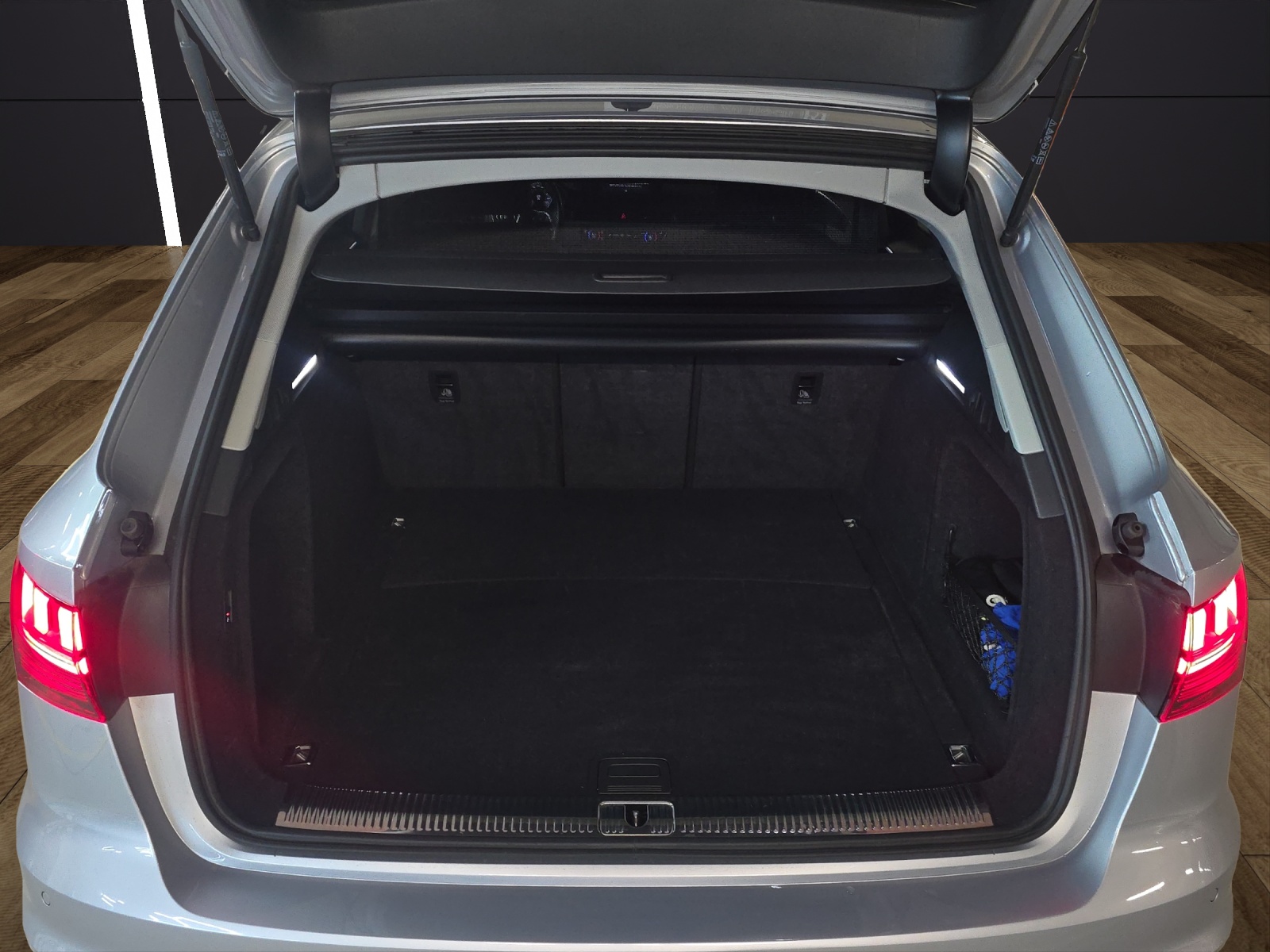 AUDI A4 Avant 40 TDI Attraction quattro S-tronic CH-Fahrzeug-image-22
