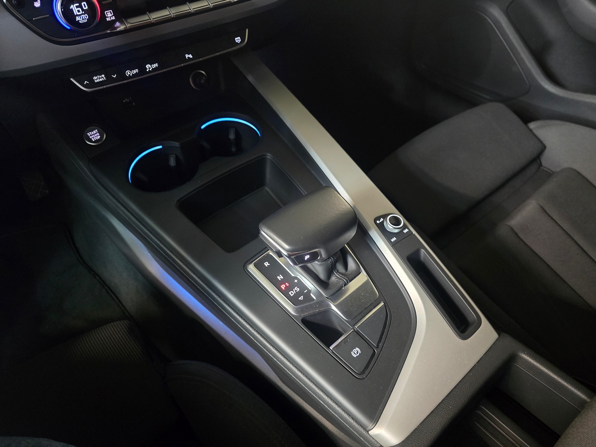 AUDI A4 Avant 40 TDI Attraction quattro S-tronic CH-Fahrzeug-image-18