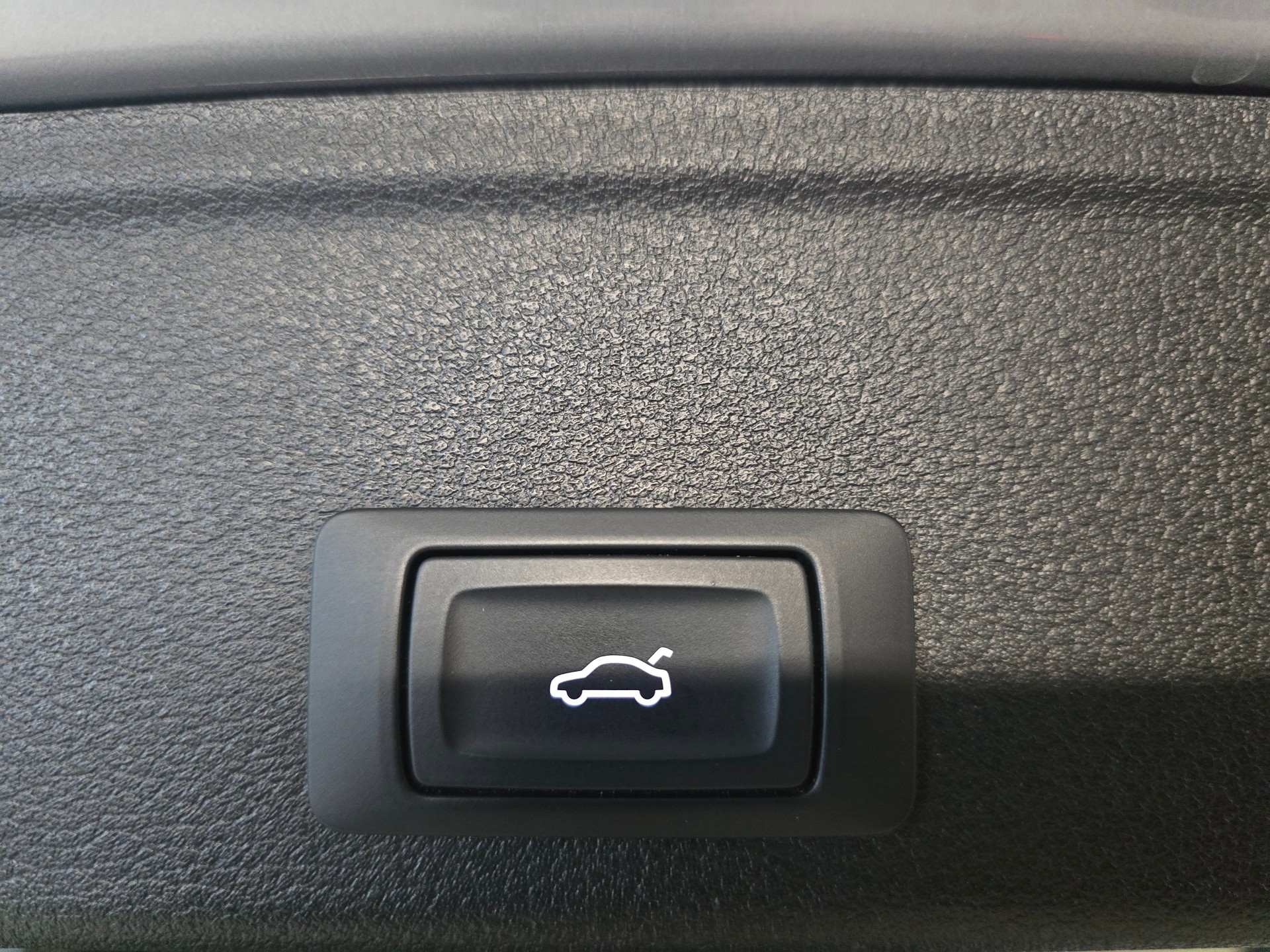 AUDI A4 Avant 40 TDI Attraction quattro S-tronic CH-Fahrzeug-image-24