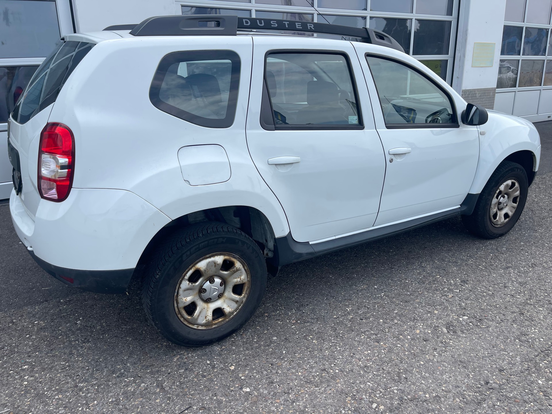 DACIA Duster 1.6 Celebration 4x4-image-3