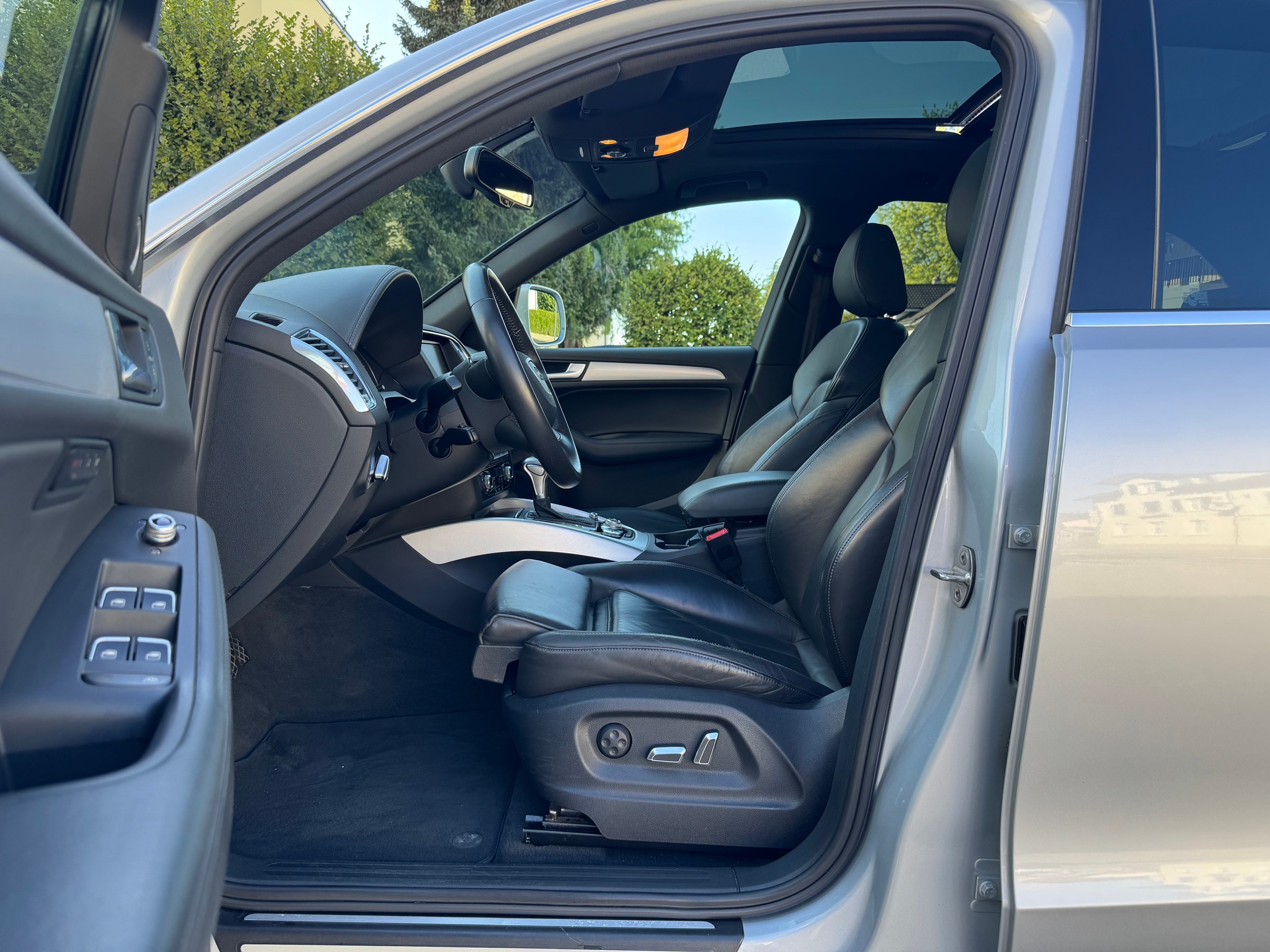 AUDI Q5 3.0 TFSI S Line quattro tiptronic-image-12