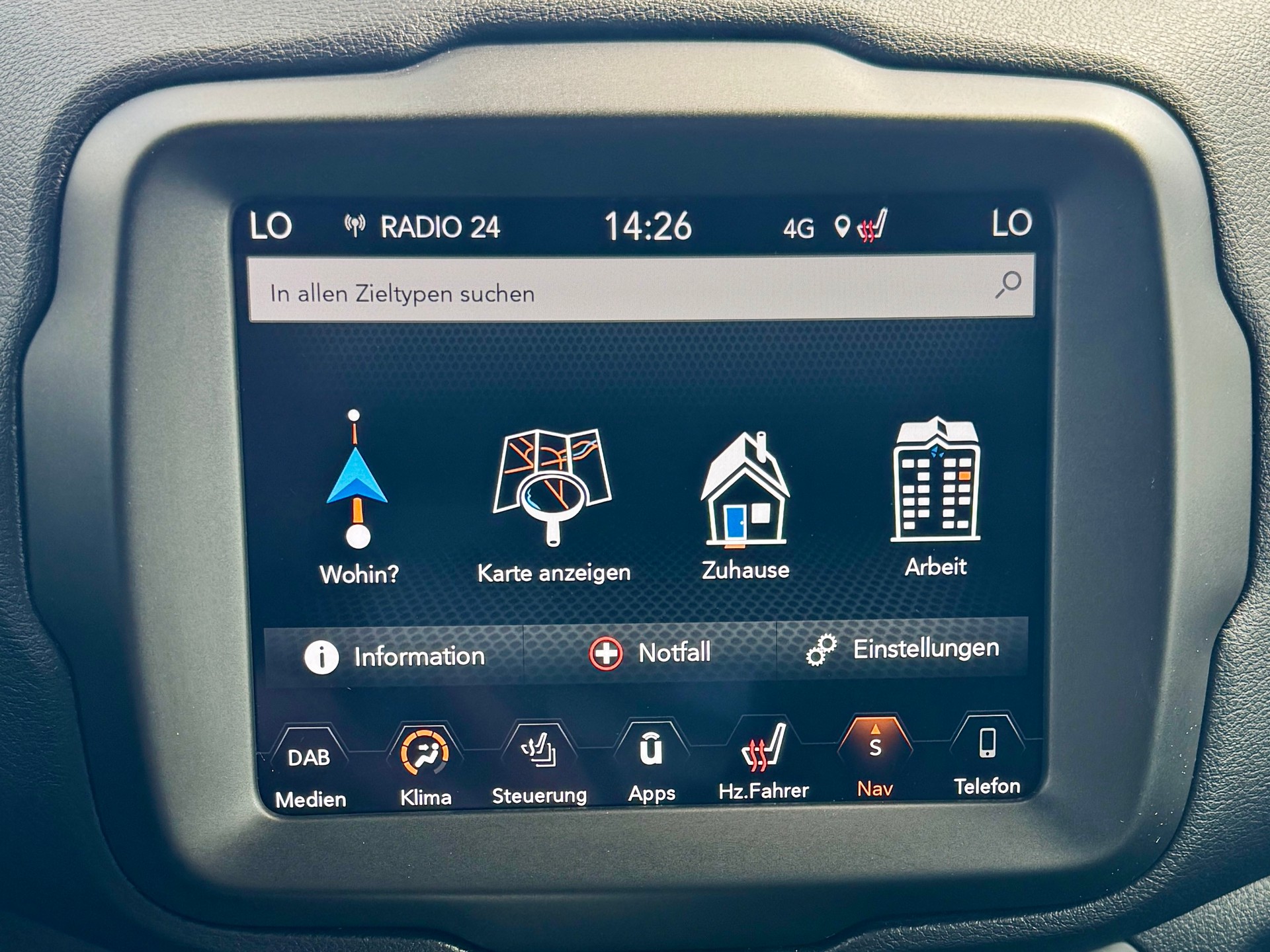 JEEP Renegade 1.3 Turbo Limited AWD " Neuwertig " 8-fach bereift leichter Hagelschaden-image-18