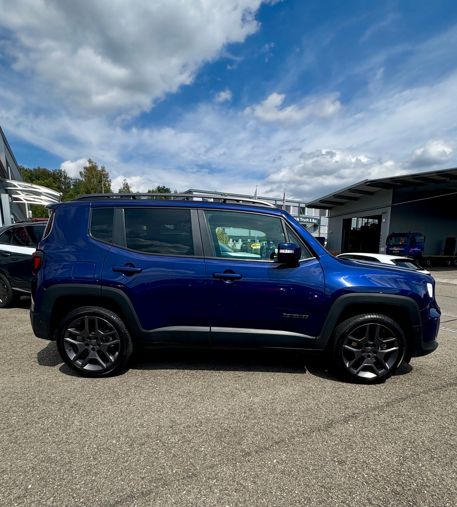 JEEP Renegade 1.3 Turbo Limited AWD " Neuwertig " 8-fach bereift leichter Hagelschaden-showroom-element-3