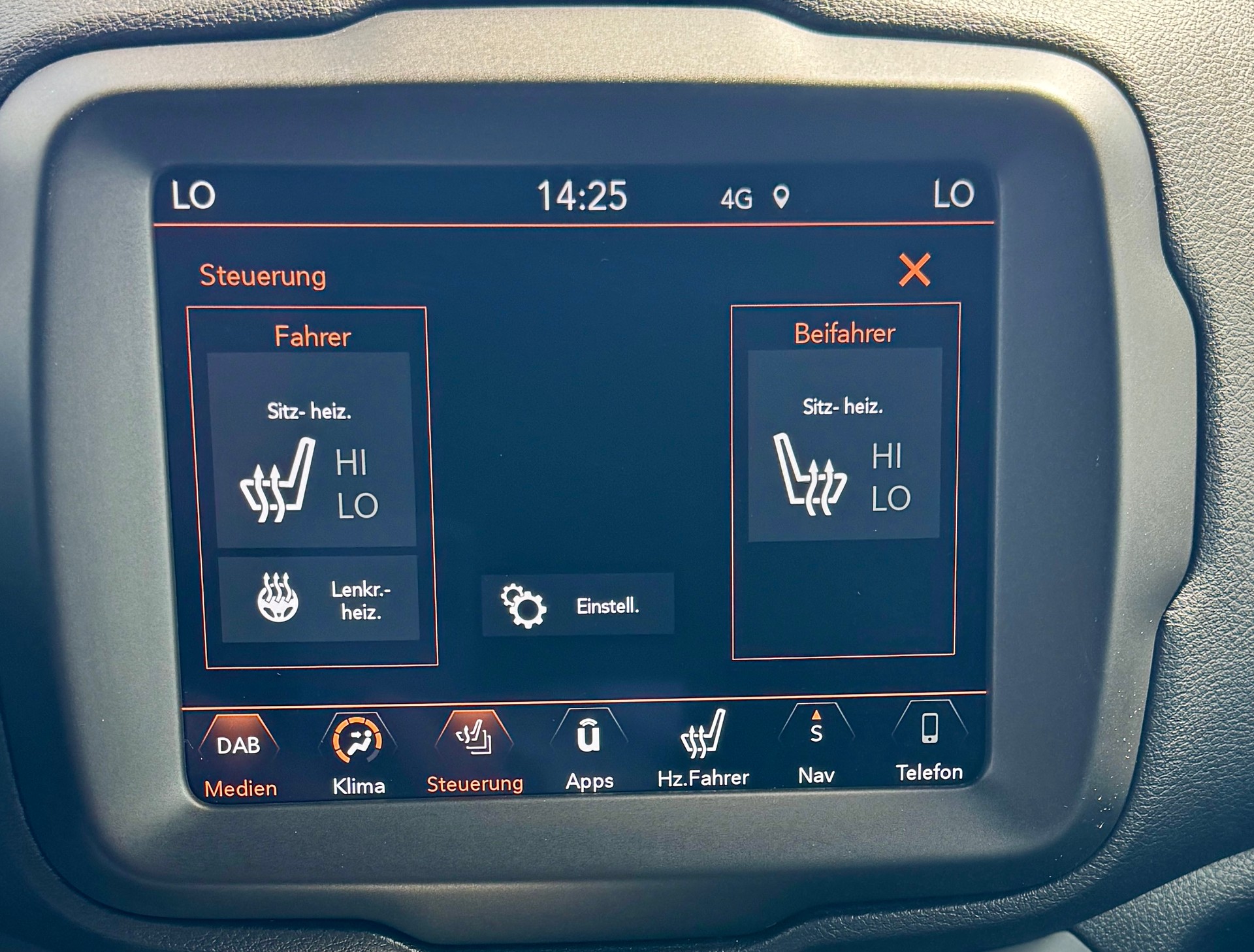 JEEP Renegade 1.3 Turbo Limited AWD " Neuwertig " 8-fach bereift leichter Hagelschaden-image-16