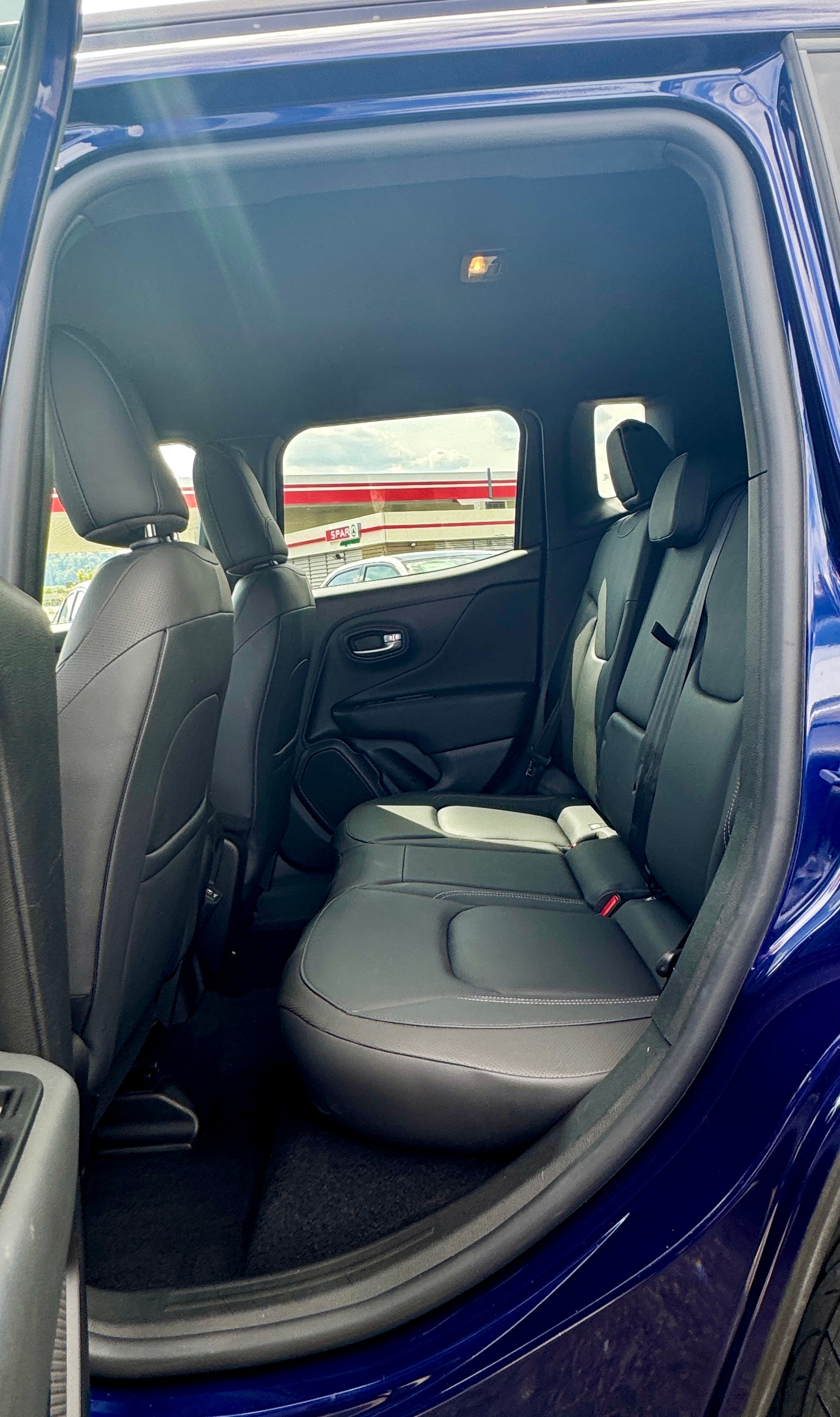 JEEP Renegade 1.3 Turbo Limited AWD " Neuwertig " 8-fach bereift leichter Hagelschaden-image-21