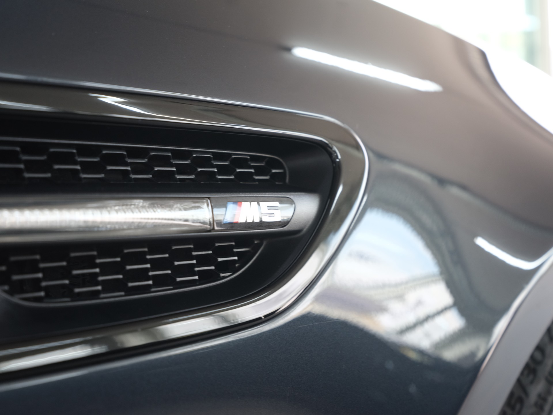 BMW M5 Drivelogic *Harman & Kardon* *GRAIL Abgassanlage* *Rückfahrkamera*-image-33