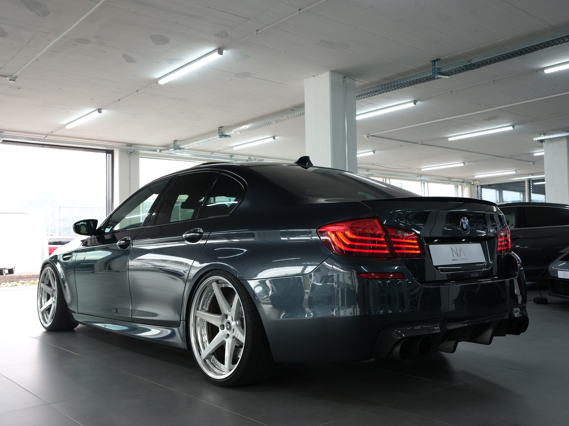 BMW M5 Drivelogic *Harman & Kardon* *GRAIL Abgassanlage* *Rückfahrkamera*-image-4