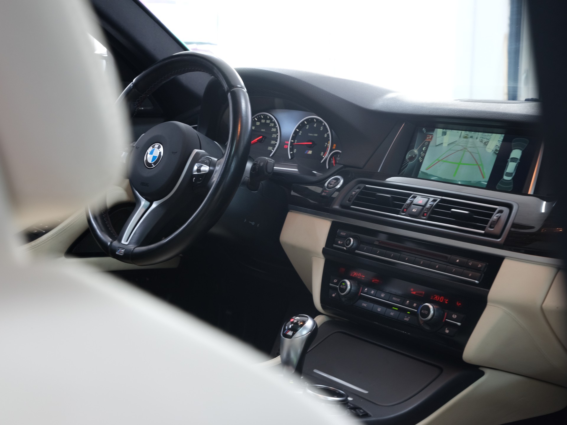 BMW M5 Drivelogic *Harman & Kardon* *GRAIL Abgassanlage* *Rückfahrkamera*-image-26